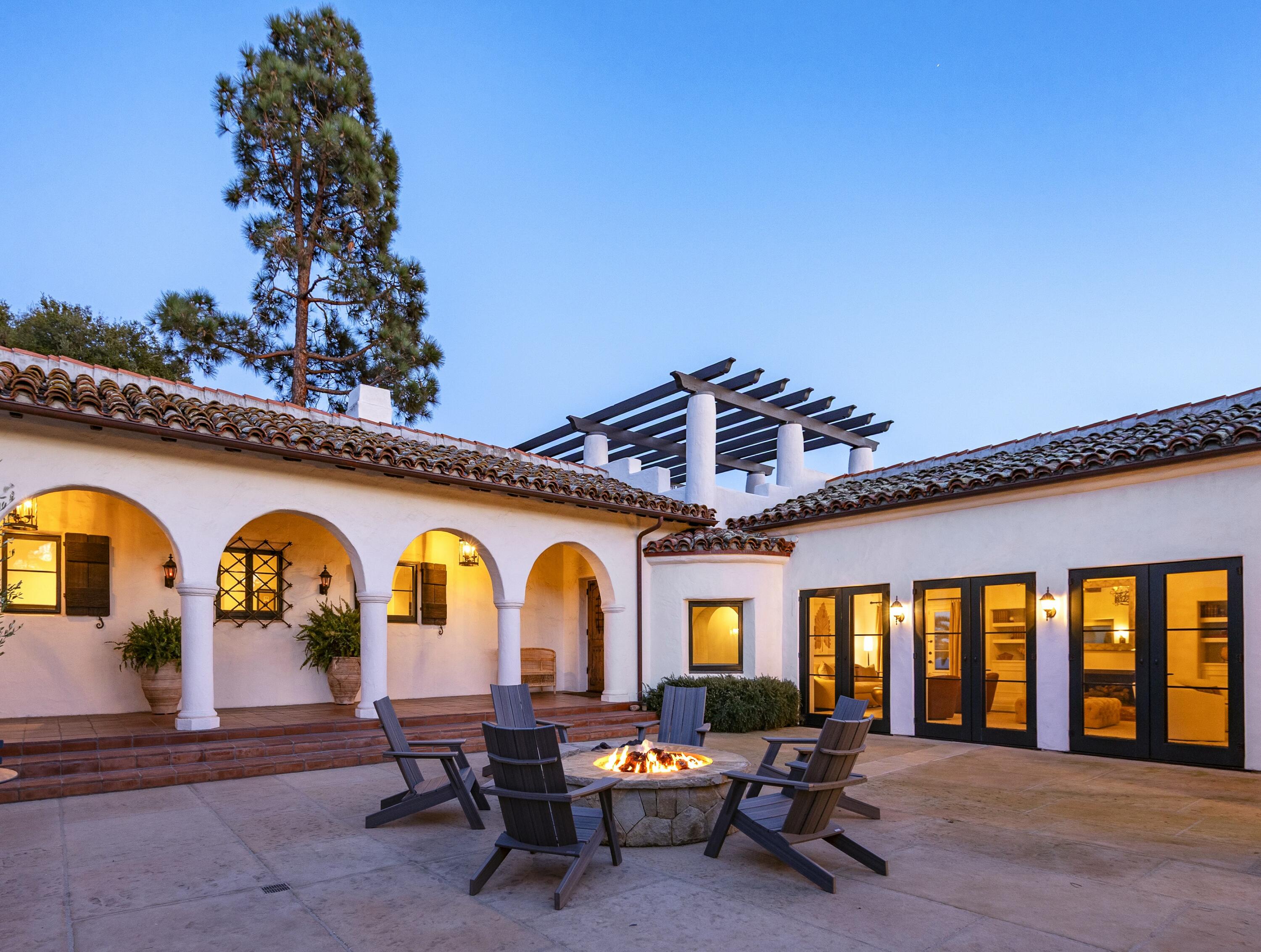 Santa Barbara, California 93103, United States, 4 Bedrooms Bedrooms, ,5 BathroomsBathrooms,Residential,Pending,87732