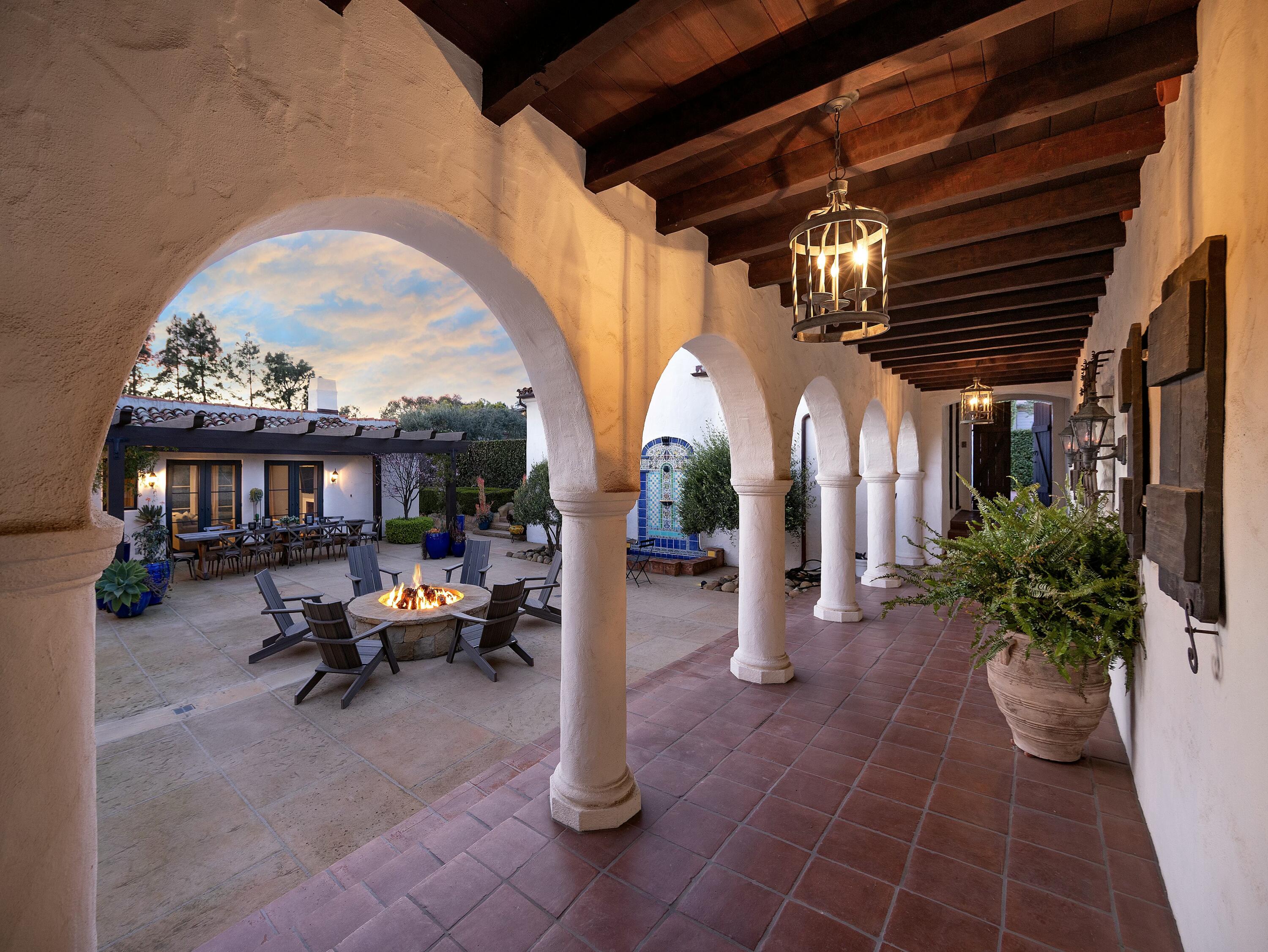 Santa Barbara, California 93103, United States, 4 Bedrooms Bedrooms, ,5 BathroomsBathrooms,Residential,Pending,87732