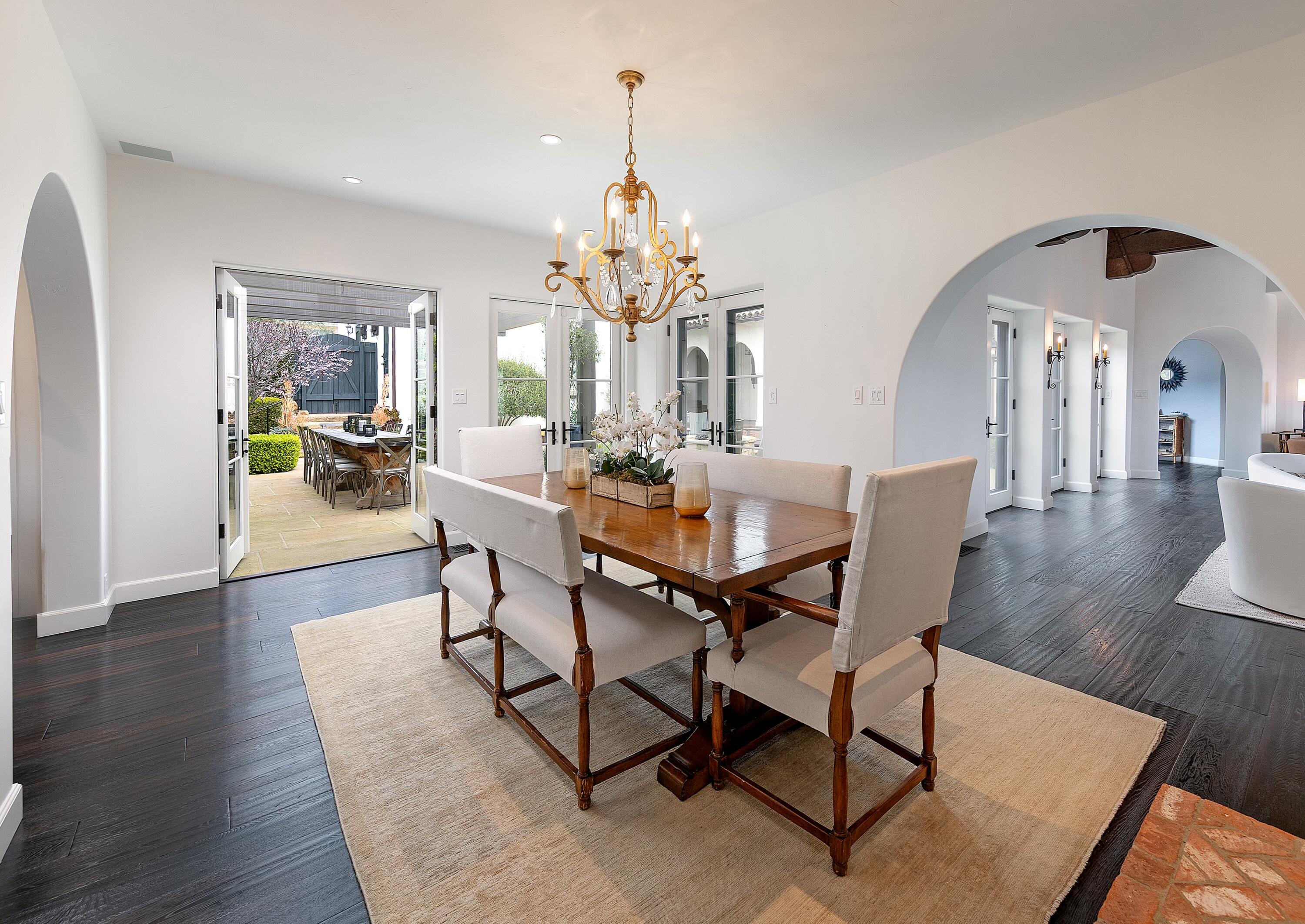 Santa Barbara, California 93103, United States, 4 Bedrooms Bedrooms, ,5 BathroomsBathrooms,Residential,Pending,87732