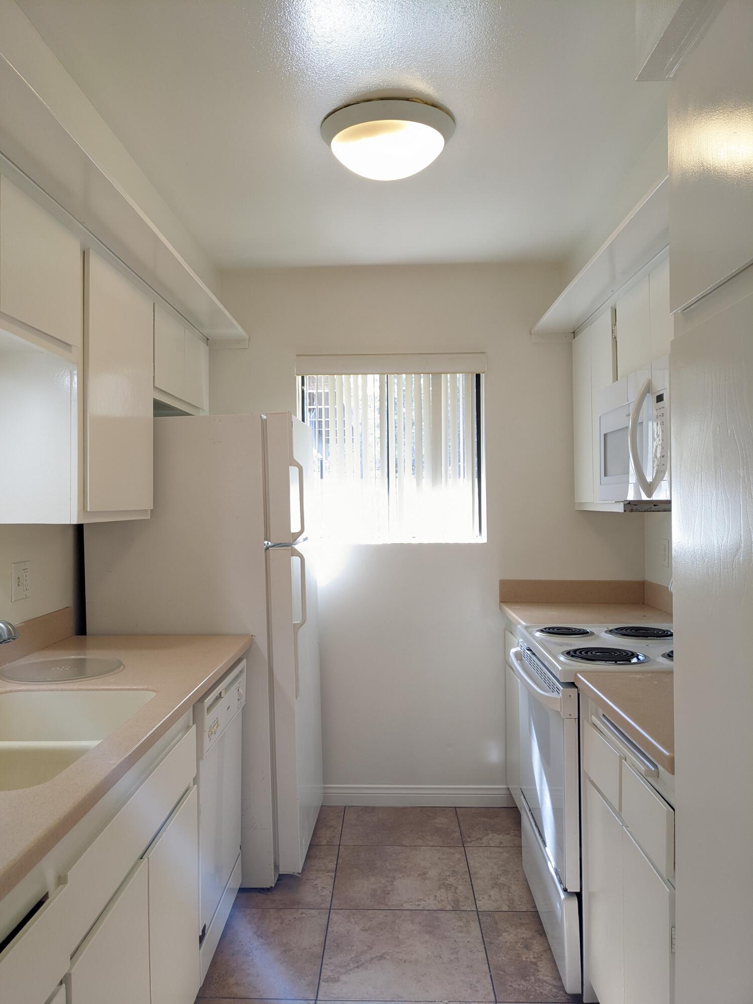 1035 Miramonte Drive 8