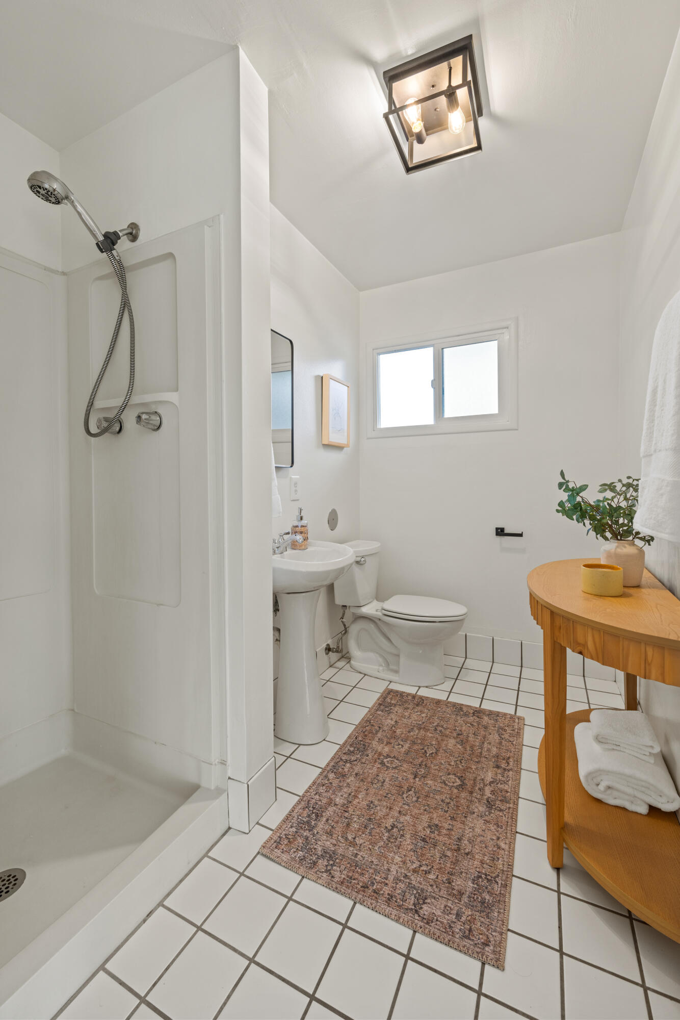 Santa Barbara, California 93111, United States, 3 Bedrooms Bedrooms, ,2 BathroomsBathrooms,Residential,Pending,129442