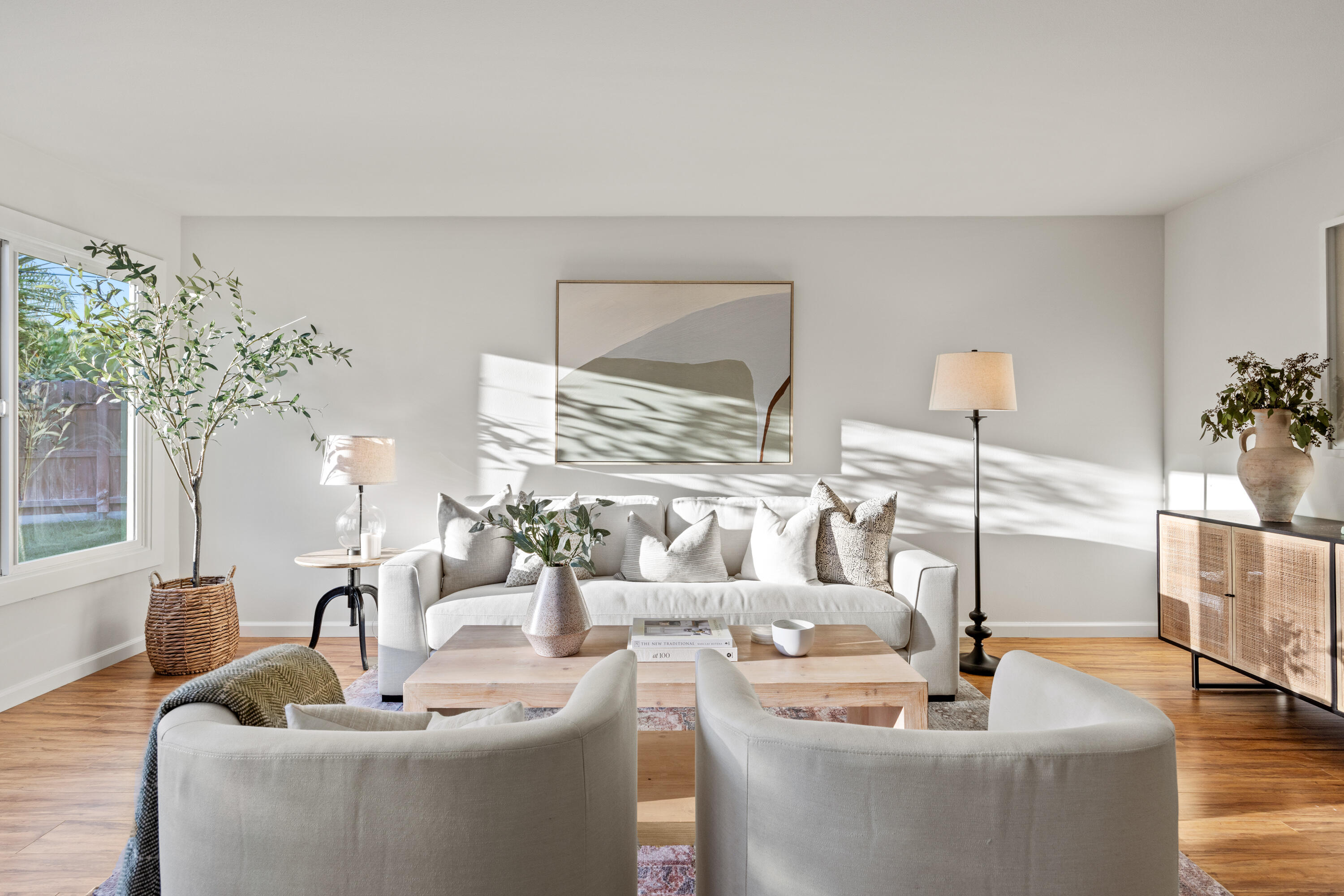 Santa Barbara, California 93111, United States, 3 Bedrooms Bedrooms, ,2 BathroomsBathrooms,Residential,Pending,129442