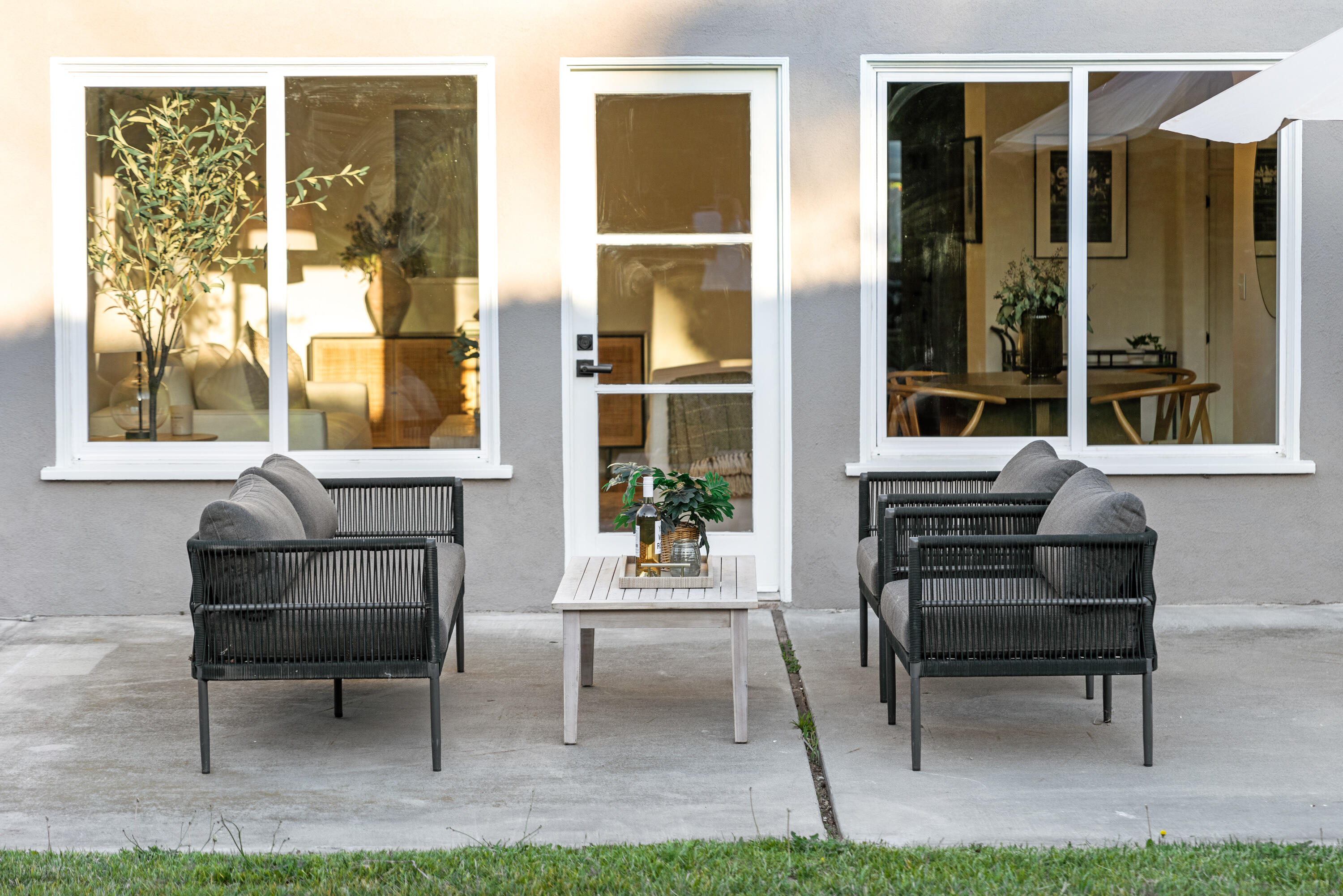 Santa Barbara, California 93111, United States, 3 Bedrooms Bedrooms, ,2 BathroomsBathrooms,Residential,Pending,129442