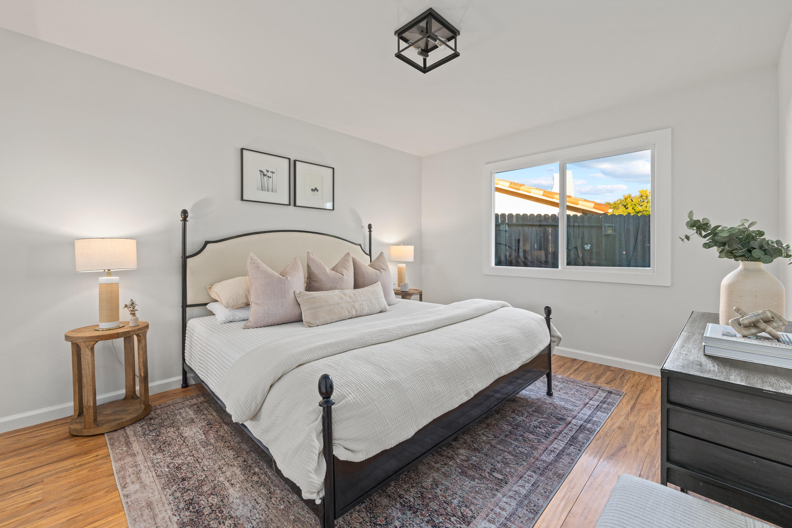 Santa Barbara, California 93111, United States, 3 Bedrooms Bedrooms, ,2 BathroomsBathrooms,Residential,Pending,129442