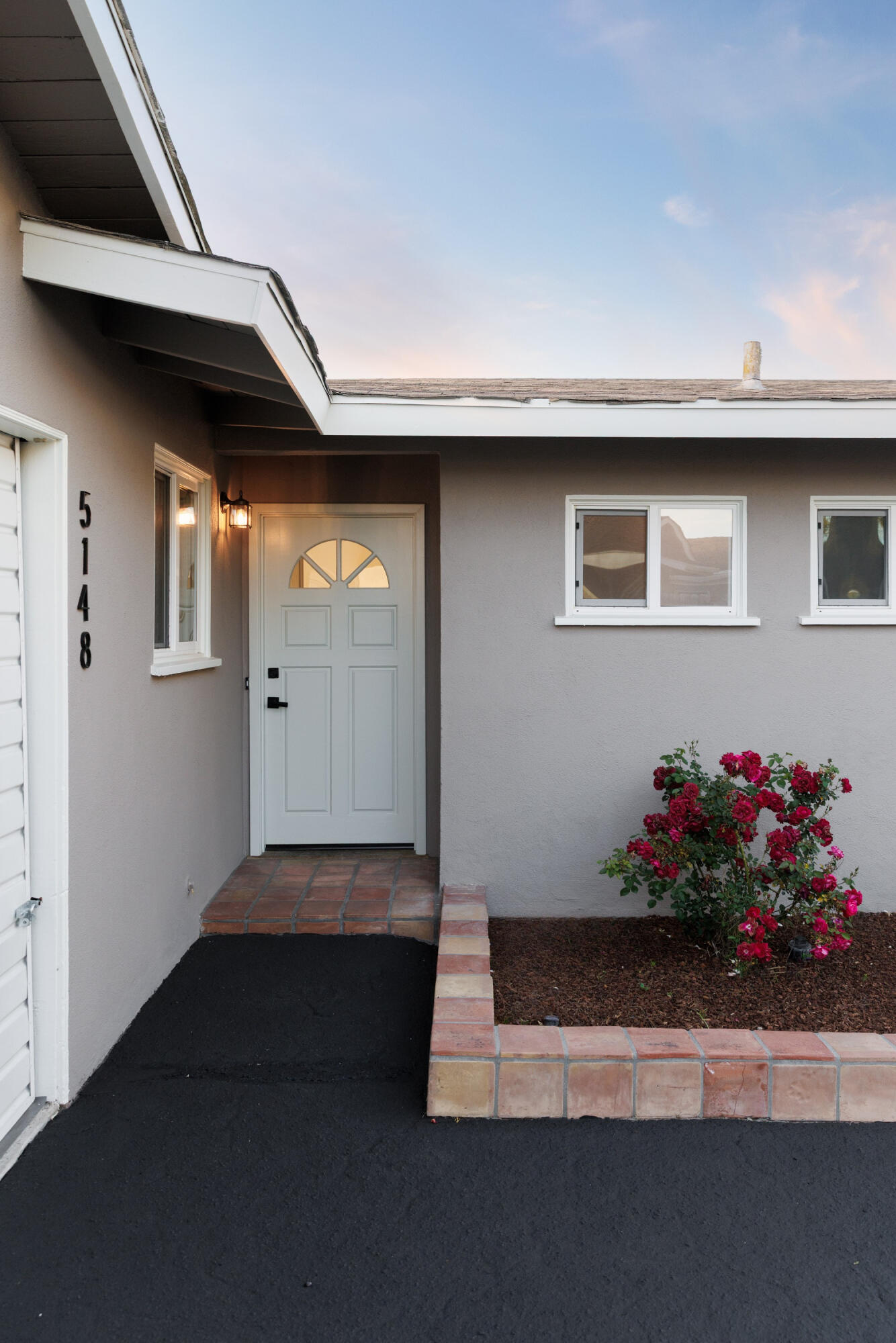 Santa Barbara, California 93111, United States, 3 Bedrooms Bedrooms, ,2 BathroomsBathrooms,Residential,Pending,129442