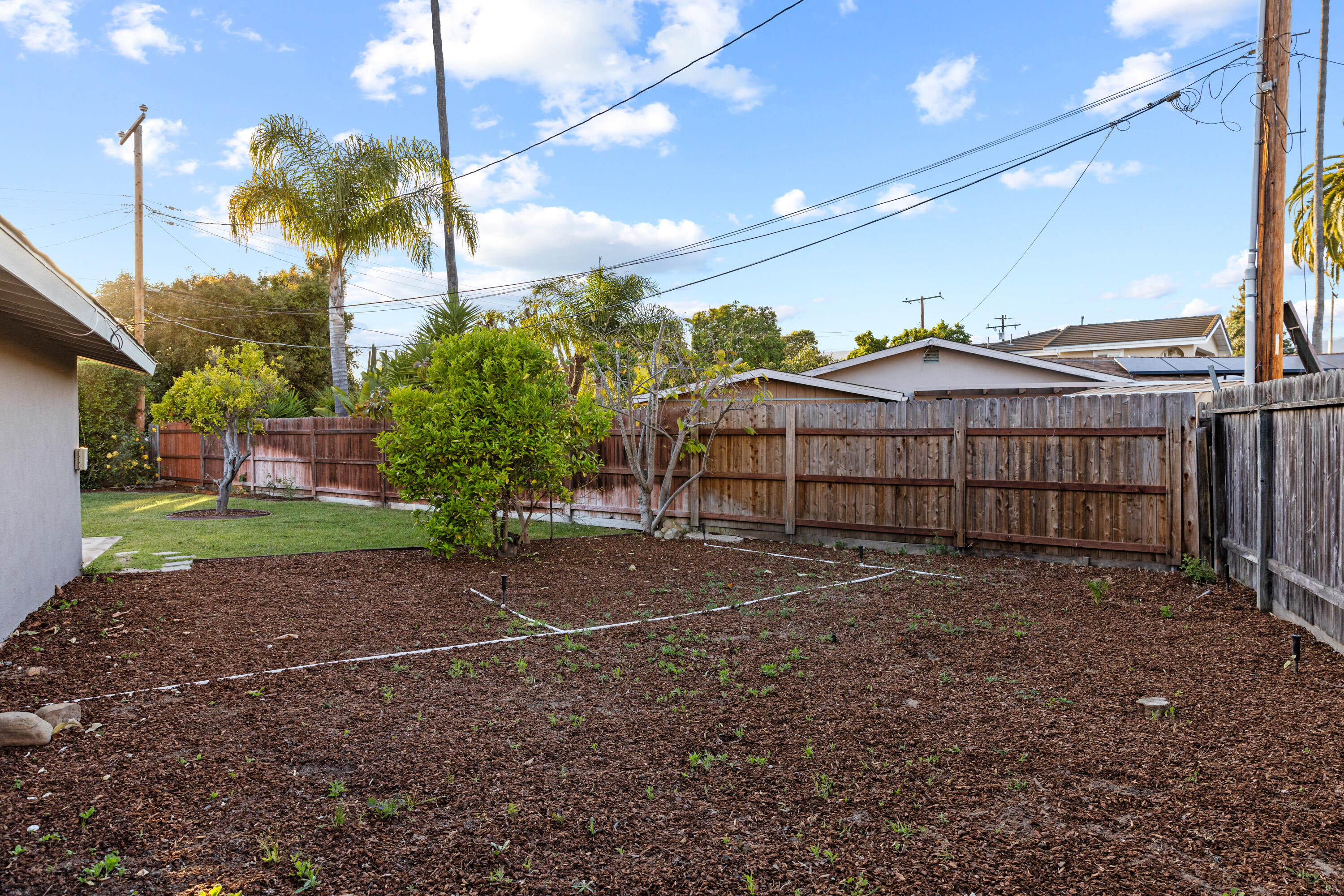 Santa Barbara, California 93111, United States, 3 Bedrooms Bedrooms, ,2 BathroomsBathrooms,Residential,Pending,129442