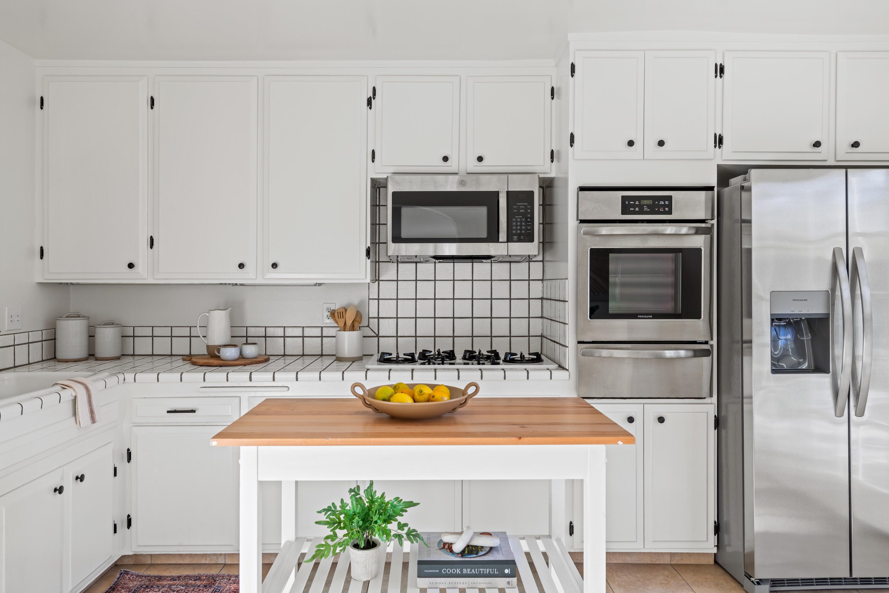 Santa Barbara, California 93111, United States, 3 Bedrooms Bedrooms, ,2 BathroomsBathrooms,Residential,Pending,129442