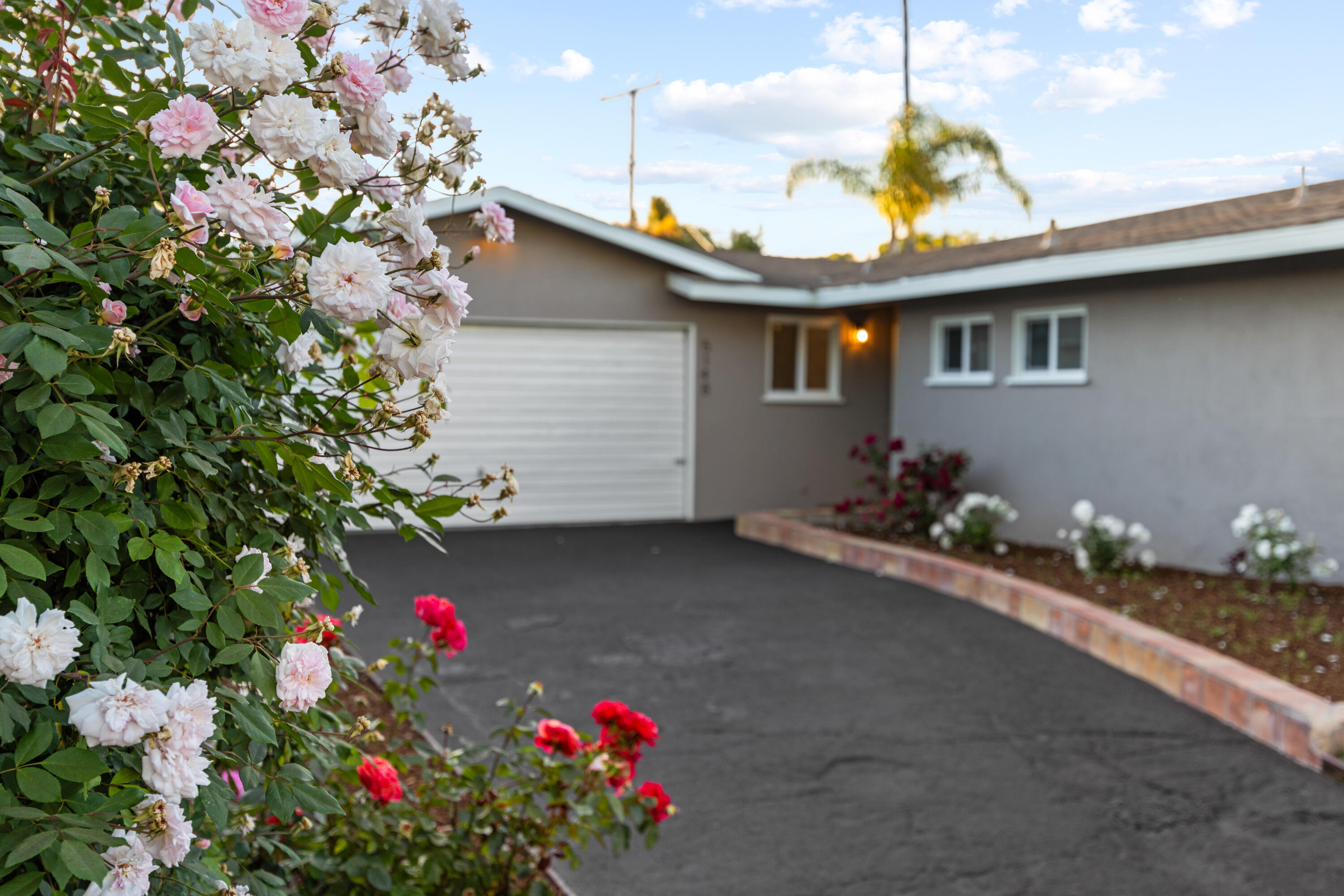 Santa Barbara, California 93111, United States, 3 Bedrooms Bedrooms, ,2 BathroomsBathrooms,Residential,Pending,129442