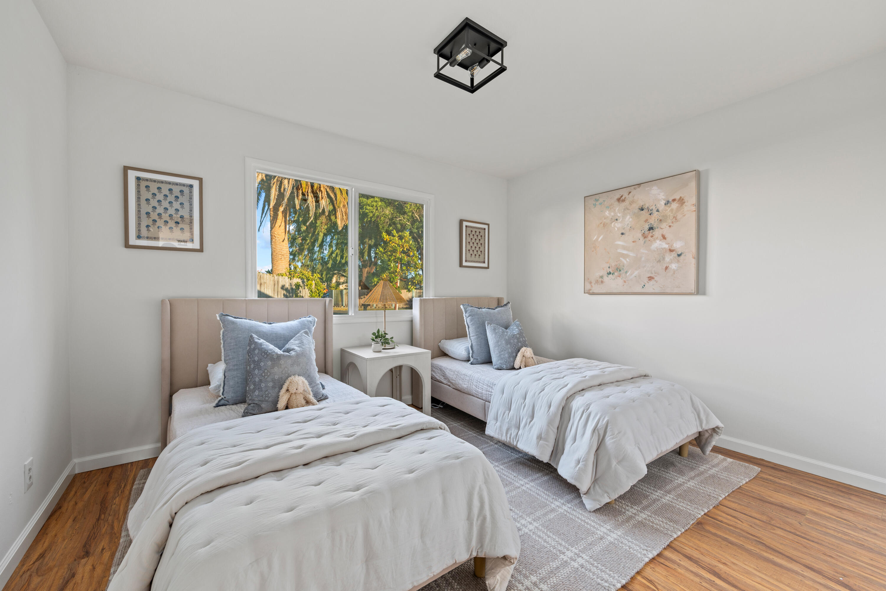 Santa Barbara, California 93111, United States, 3 Bedrooms Bedrooms, ,2 BathroomsBathrooms,Residential,Pending,129442