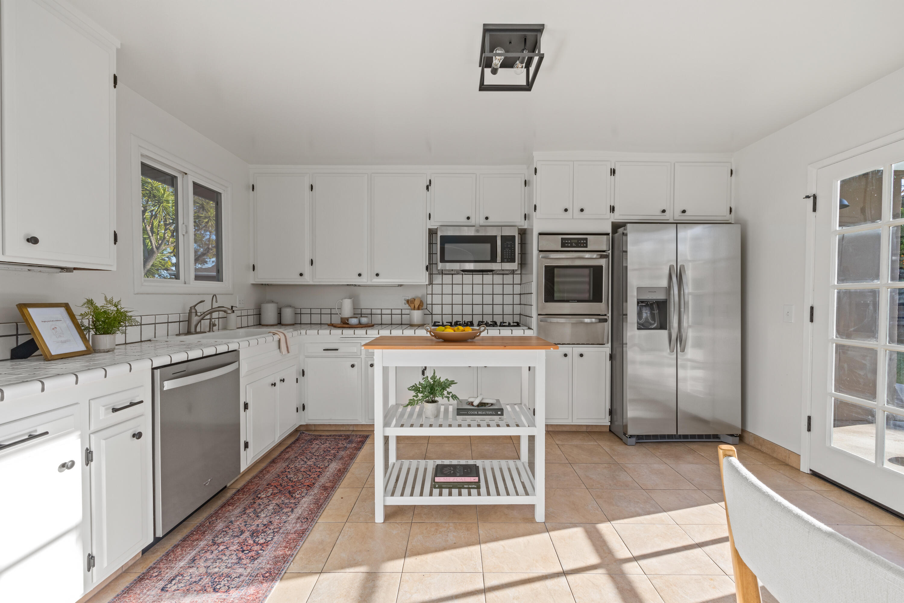 Santa Barbara, California 93111, United States, 3 Bedrooms Bedrooms, ,2 BathroomsBathrooms,Residential,Pending,129442