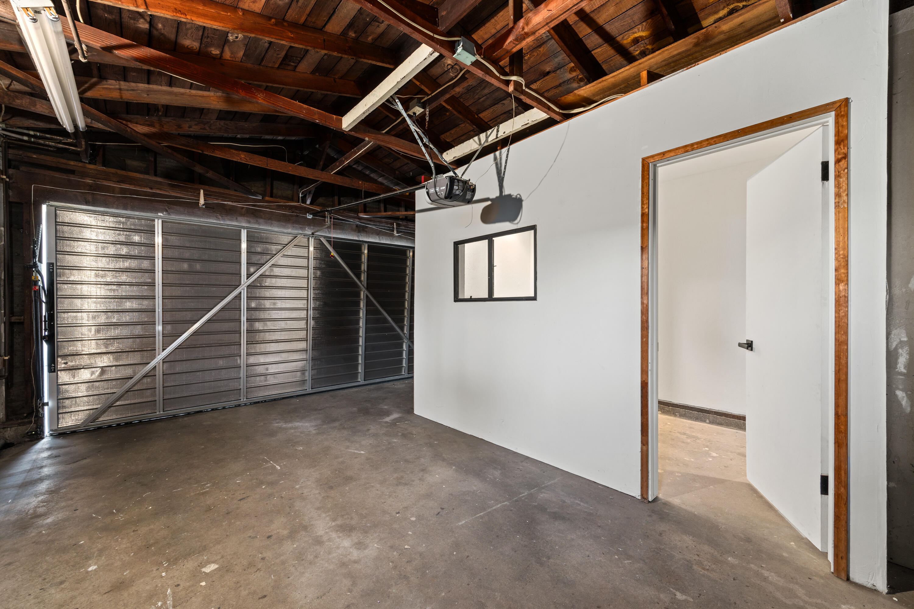 Santa Barbara, California 93111, United States, 3 Bedrooms Bedrooms, ,2 BathroomsBathrooms,Residential,Pending,129442