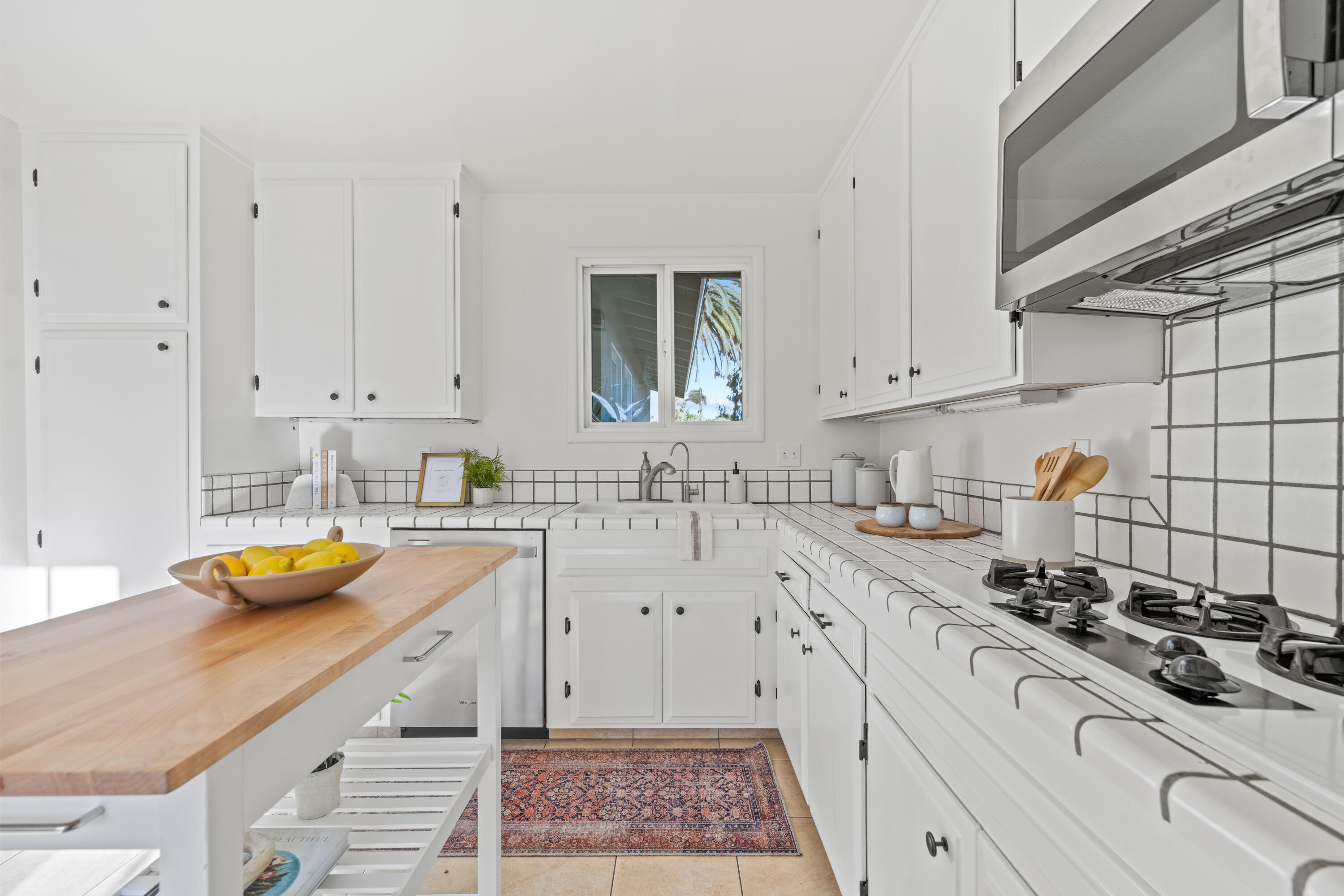 Santa Barbara, California 93111, United States, 3 Bedrooms Bedrooms, ,2 BathroomsBathrooms,Residential,Pending,129442