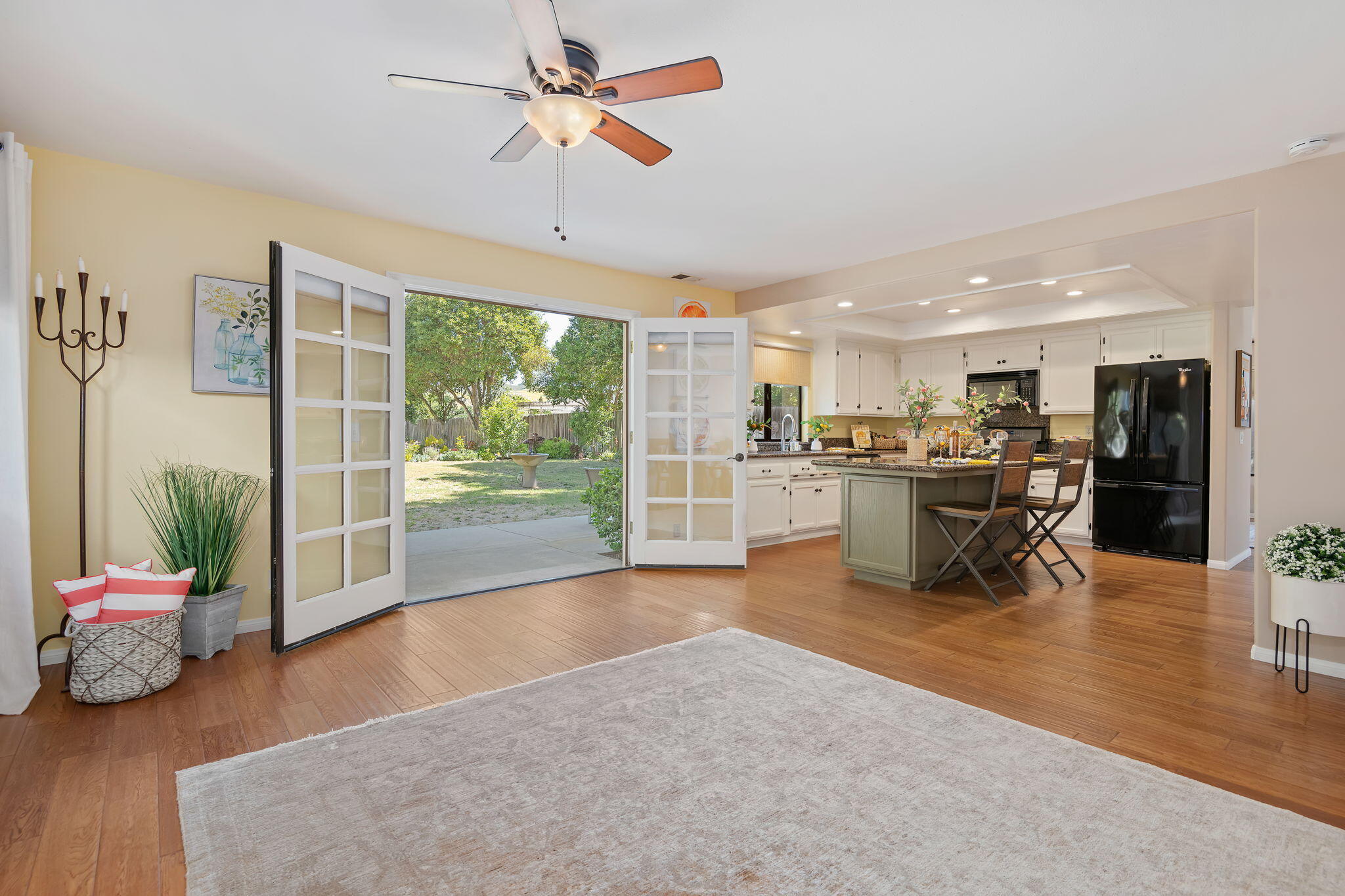 Los Alamos, California 93440, United States, 3 Bedrooms Bedrooms, ,3 BathroomsBathrooms,Residential,Pending,128169