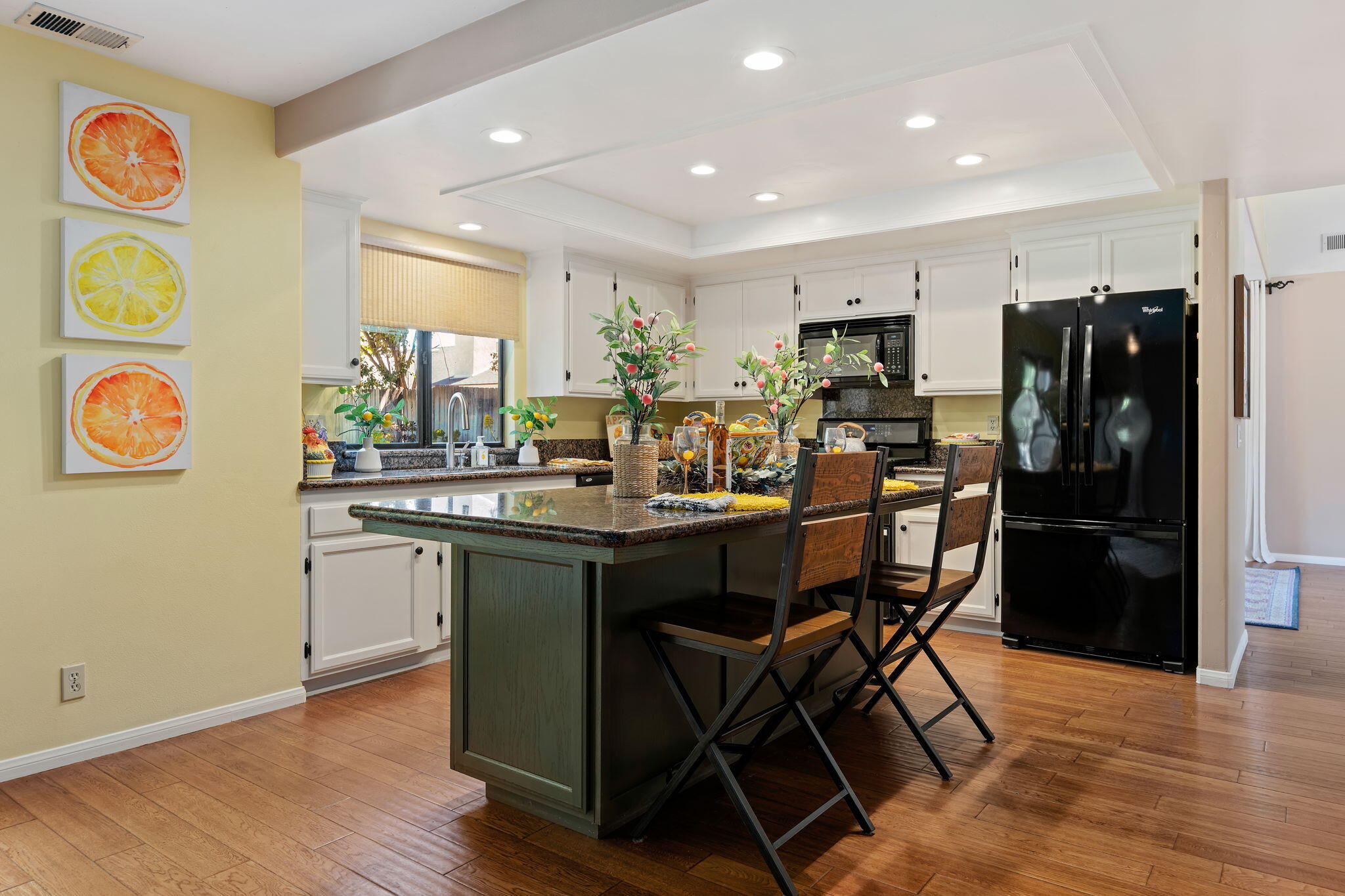 Los Alamos, California 93440, United States, 3 Bedrooms Bedrooms, ,3 BathroomsBathrooms,Residential,Pending,128169