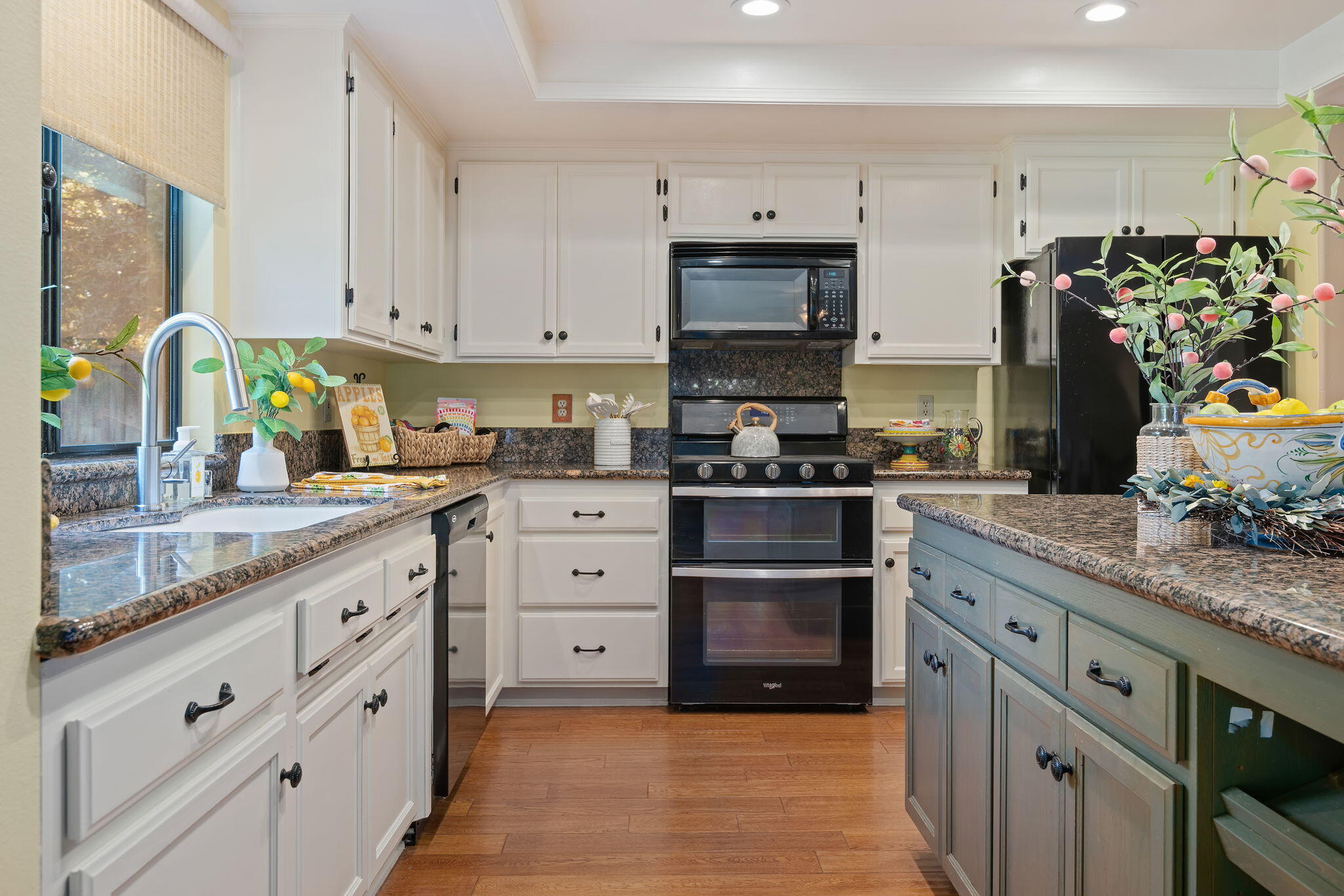 Los Alamos, California 93440, United States, 3 Bedrooms Bedrooms, ,3 BathroomsBathrooms,Residential,Pending,128169