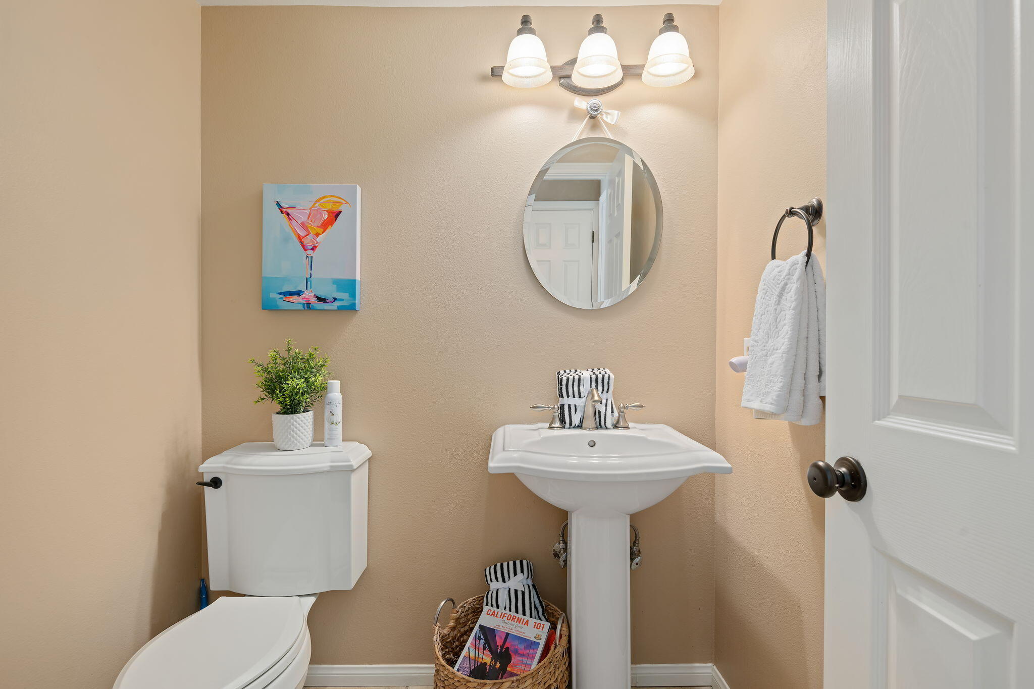 Los Alamos, California 93440, United States, 3 Bedrooms Bedrooms, ,3 BathroomsBathrooms,Residential,Pending,128169