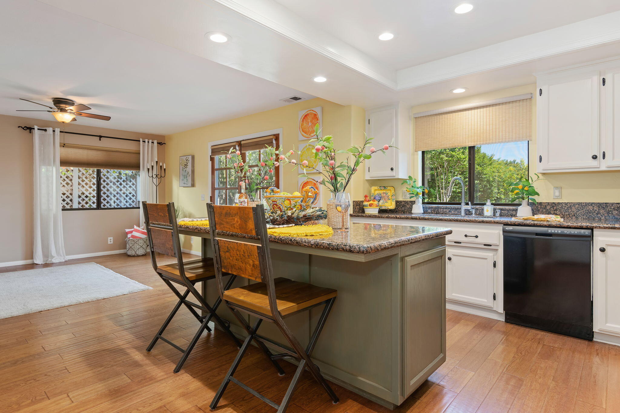 Los Alamos, California 93440, United States, 3 Bedrooms Bedrooms, ,3 BathroomsBathrooms,Residential,Pending,128169