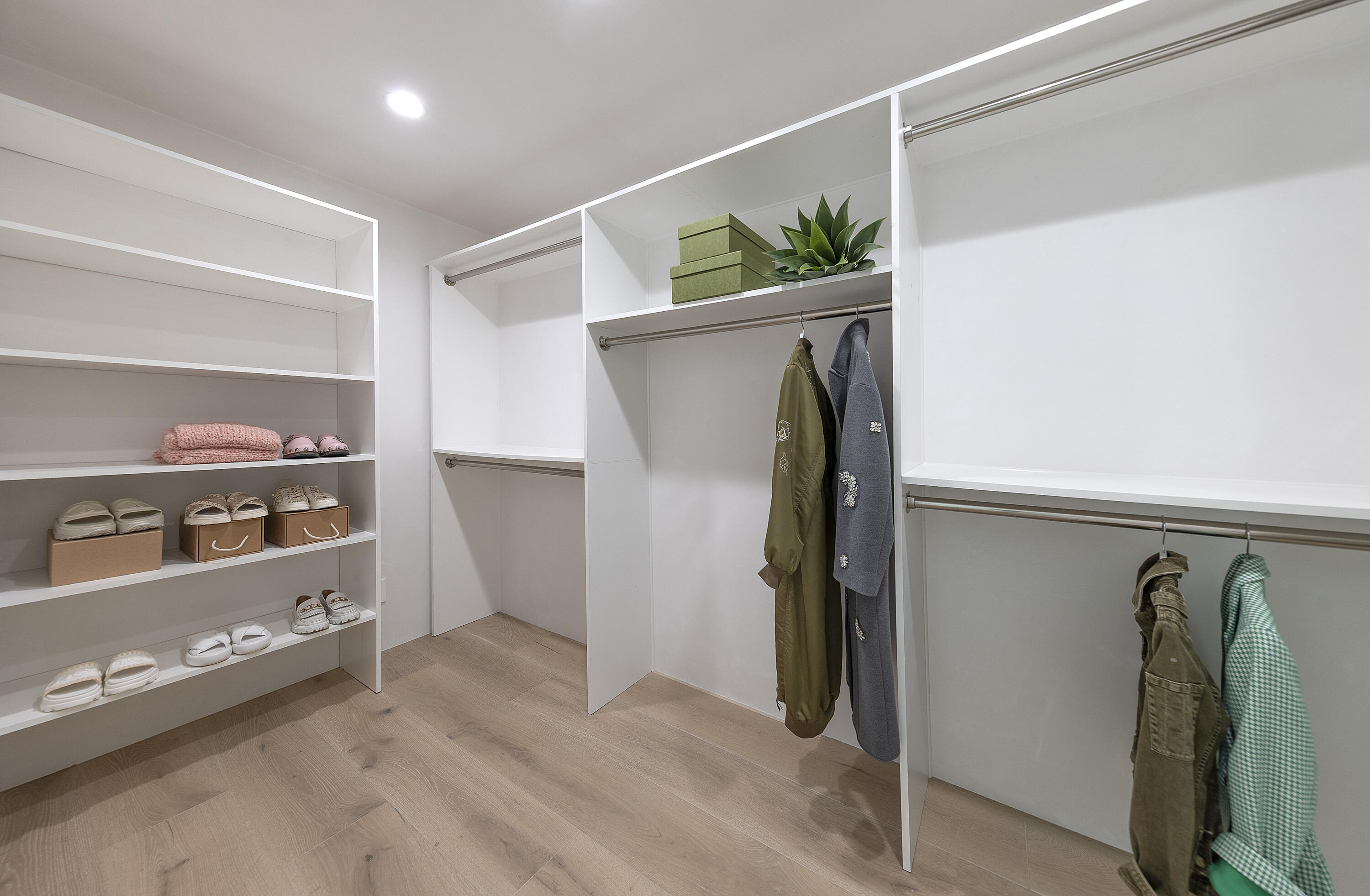 Montecito, California 93108, United States, 3 Bedrooms Bedrooms, ,3 BathroomsBathrooms,Residential,Active,205767