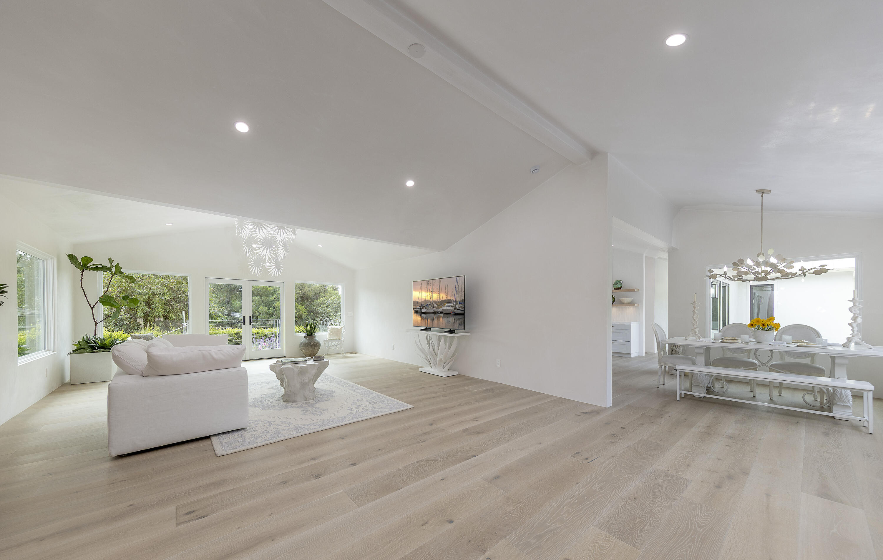 Montecito, California 93108, United States, 3 Bedrooms Bedrooms, ,3 BathroomsBathrooms,Residential,Active,205767