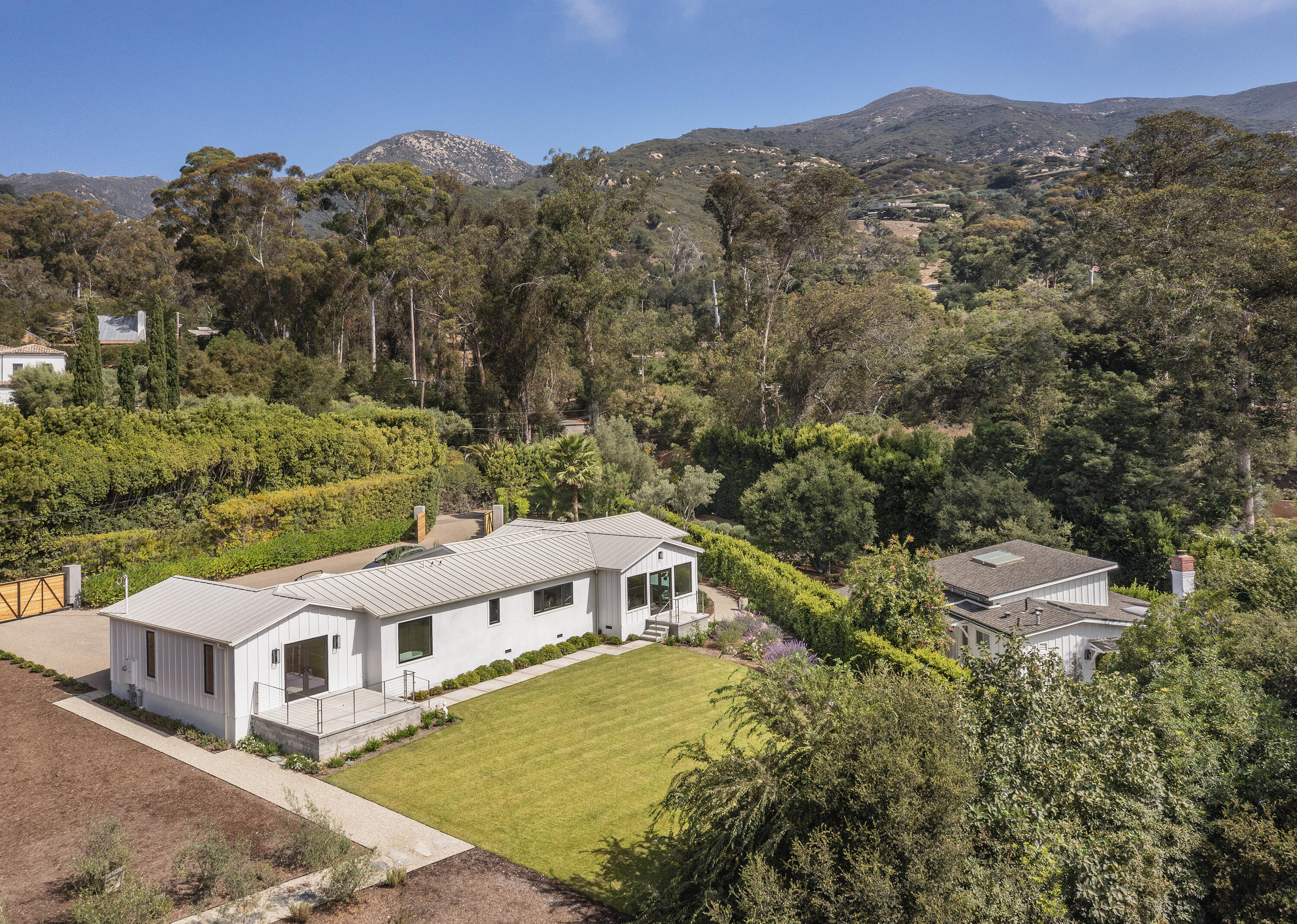Montecito, California 93108, United States, 3 Bedrooms Bedrooms, ,3 BathroomsBathrooms,Residential,Active,205767