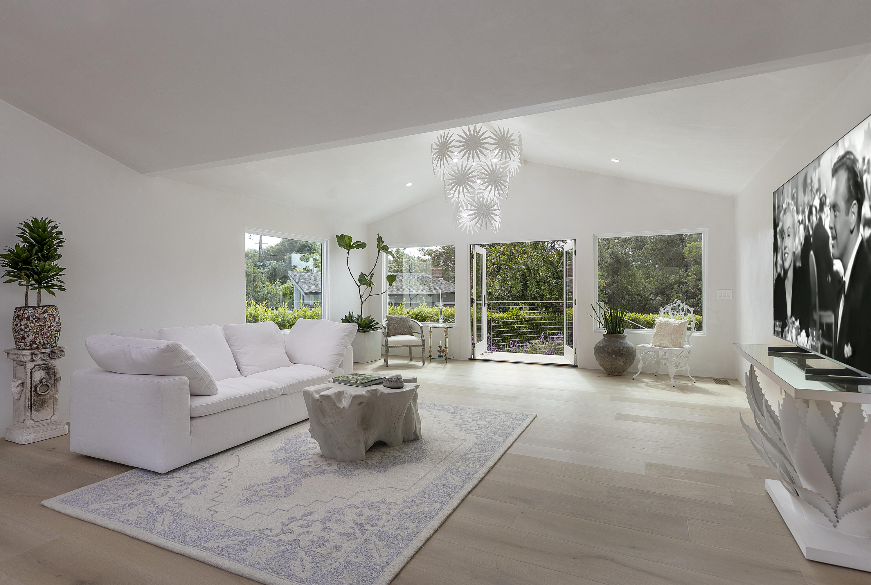 Montecito, California 93108, United States, 3 Bedrooms Bedrooms, ,3 BathroomsBathrooms,Residential,Active,205767