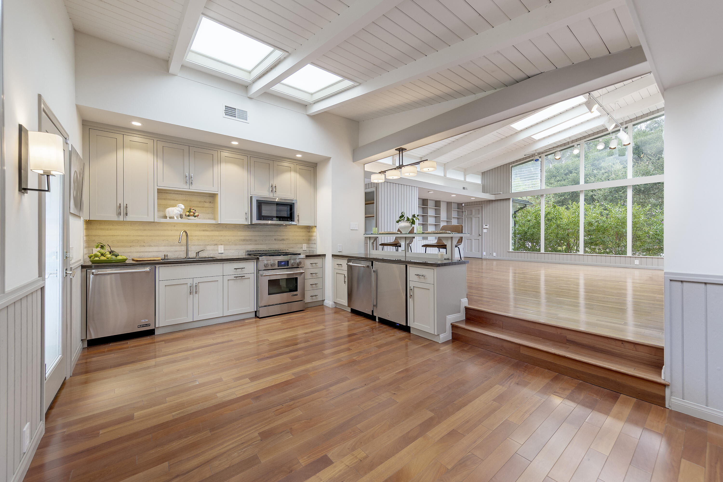 Montecito, California 93108, United States, 3 Bedrooms Bedrooms, ,3 BathroomsBathrooms,Residential,Active,205767