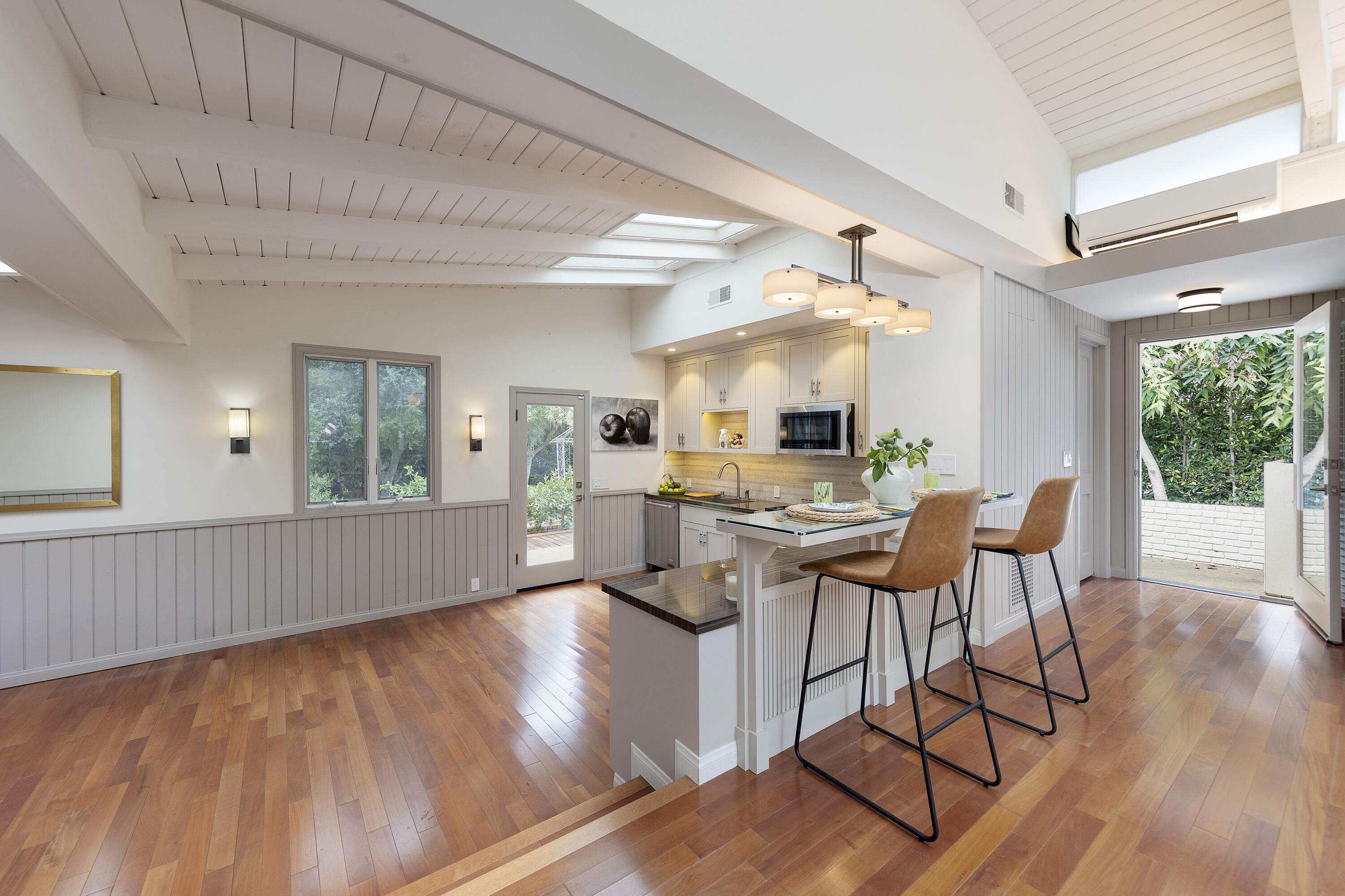 Montecito, California 93108, United States, 3 Bedrooms Bedrooms, ,3 BathroomsBathrooms,Residential,Active,205767