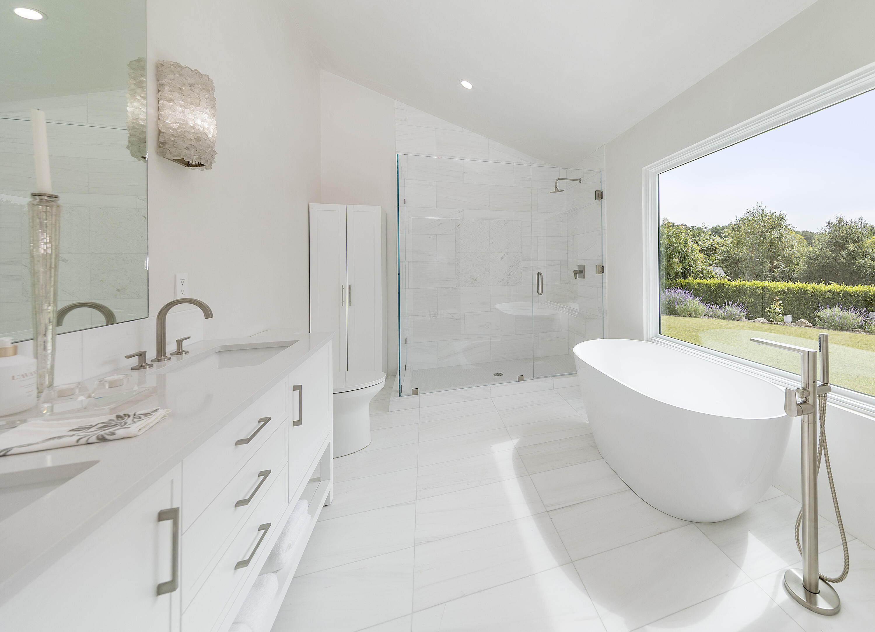 Montecito, California 93108, United States, 3 Bedrooms Bedrooms, ,3 BathroomsBathrooms,Residential,Active,205767