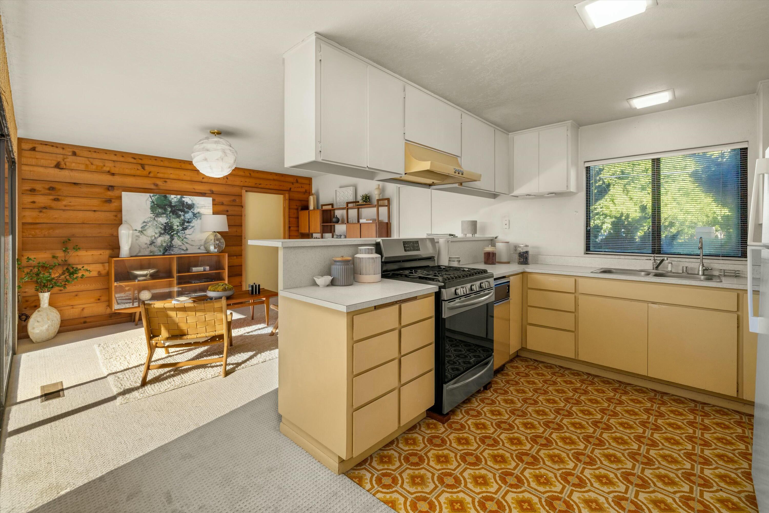 Carpinteria, California 93013, United States, 3 Bedrooms Bedrooms, ,3 BathroomsBathrooms,Residential,Pending,44560