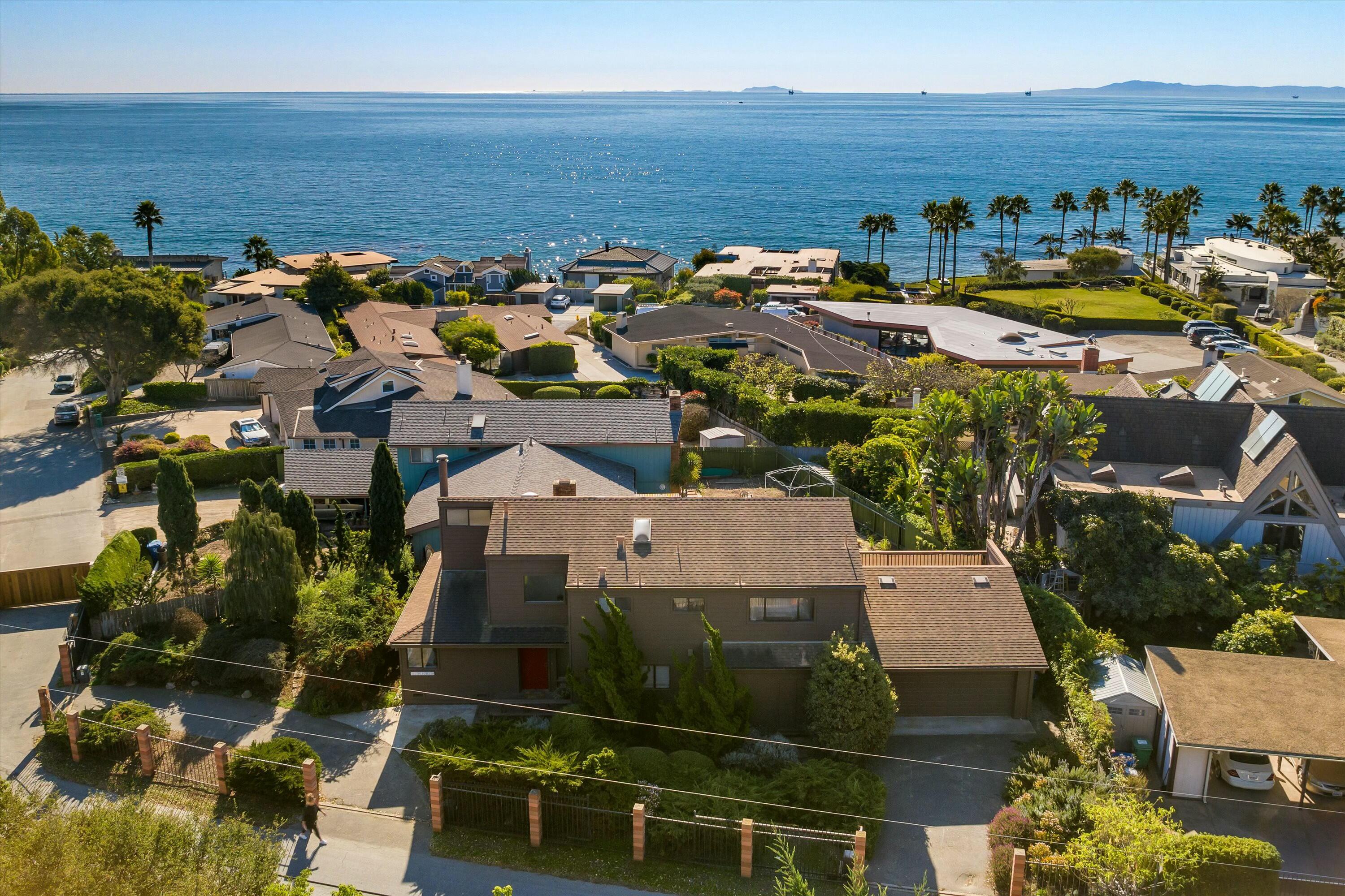 Carpinteria, California 93013, United States, 3 Bedrooms Bedrooms, ,3 BathroomsBathrooms,Residential,Pending,44560