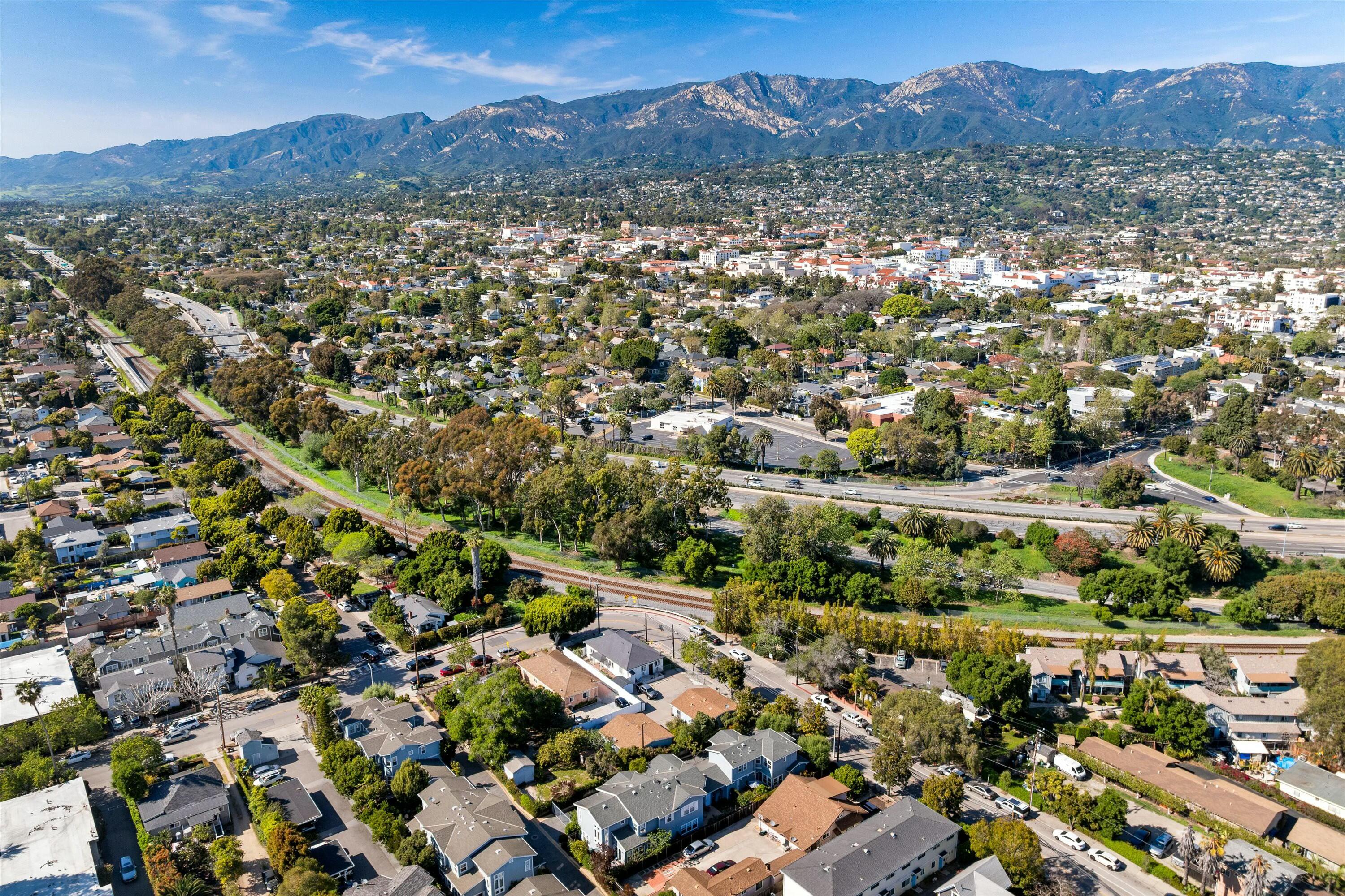 Santa Barbara, California 93101, United States, 2 Bedrooms Bedrooms, ,3 BathroomsBathrooms,Residential,Pending,105596