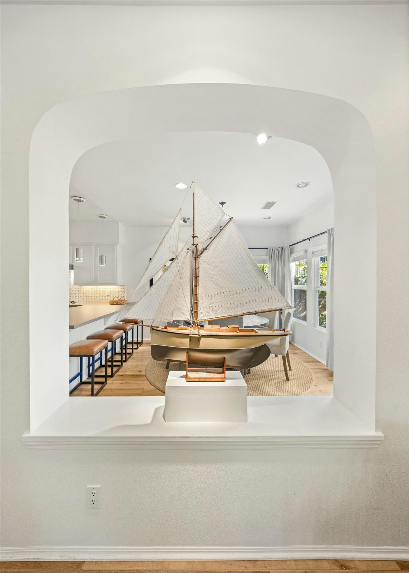 Santa Barbara, California 93101, United States, 2 Bedrooms Bedrooms, ,3 BathroomsBathrooms,Residential,Pending,105596