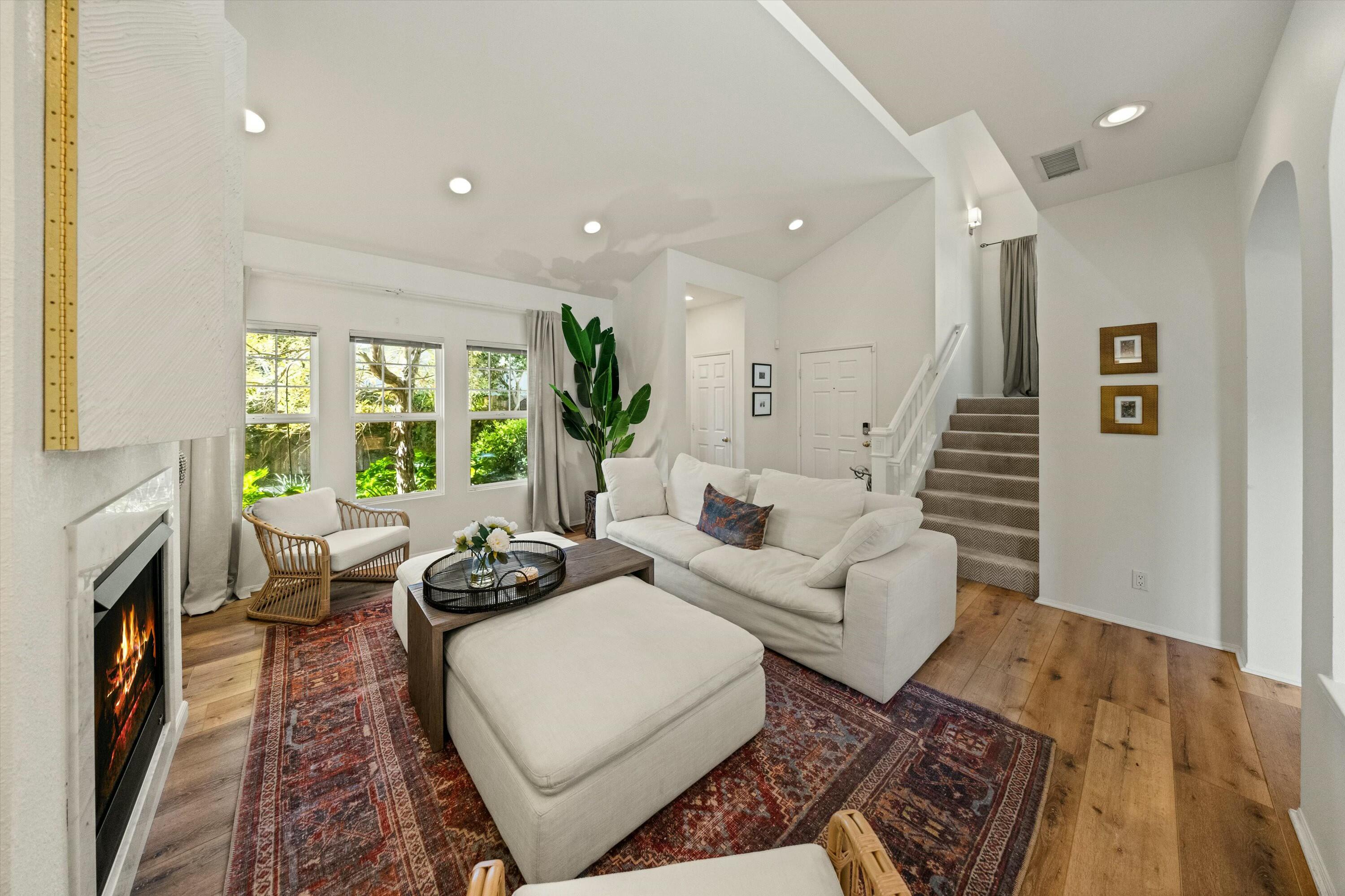 Santa Barbara, California 93101, United States, 2 Bedrooms Bedrooms, ,3 BathroomsBathrooms,Residential,Pending,105596