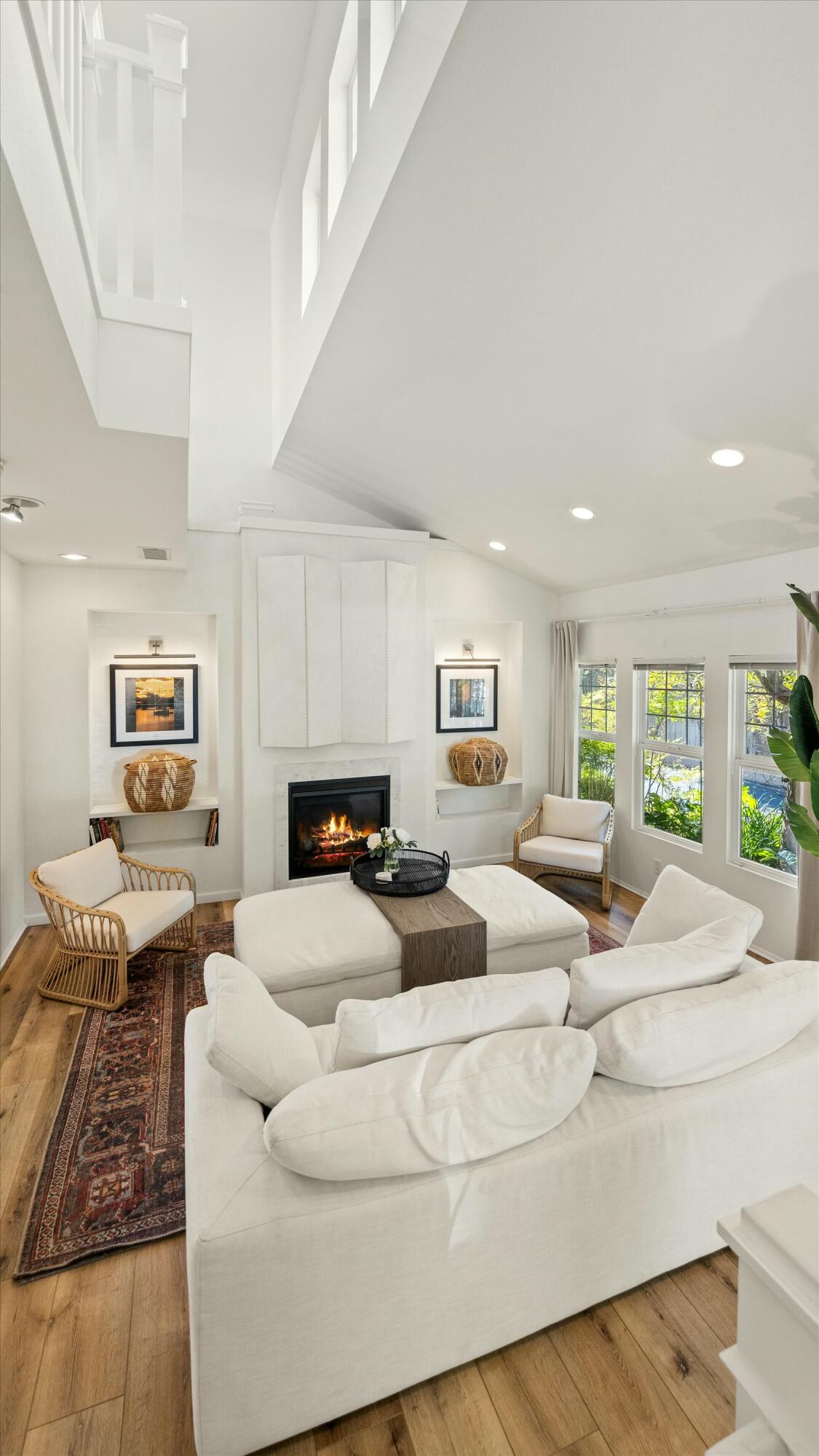 Santa Barbara, California 93101, United States, 2 Bedrooms Bedrooms, ,3 BathroomsBathrooms,Residential,Pending,105596