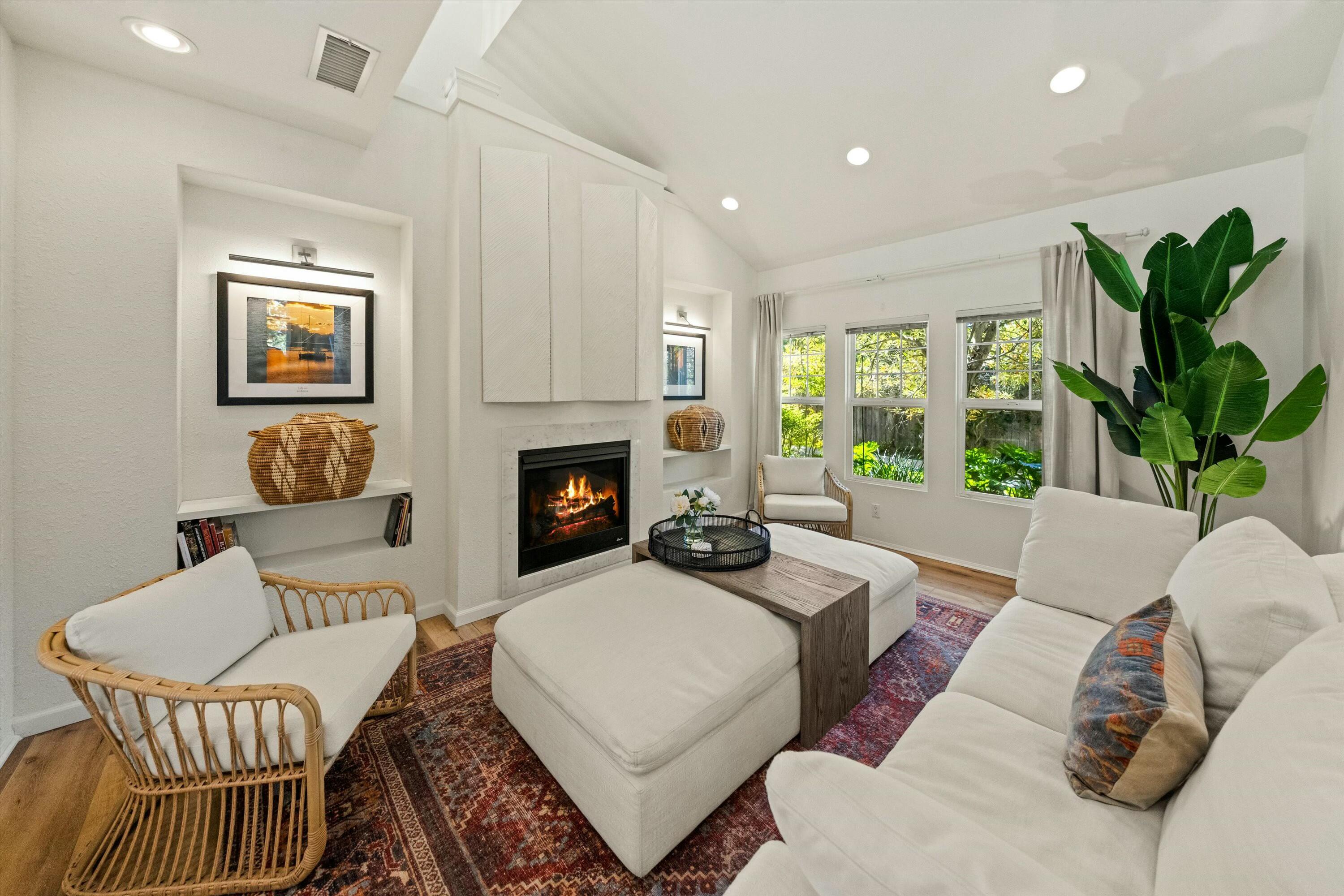 Santa Barbara, California 93101, United States, 2 Bedrooms Bedrooms, ,3 BathroomsBathrooms,Residential,Pending,105596