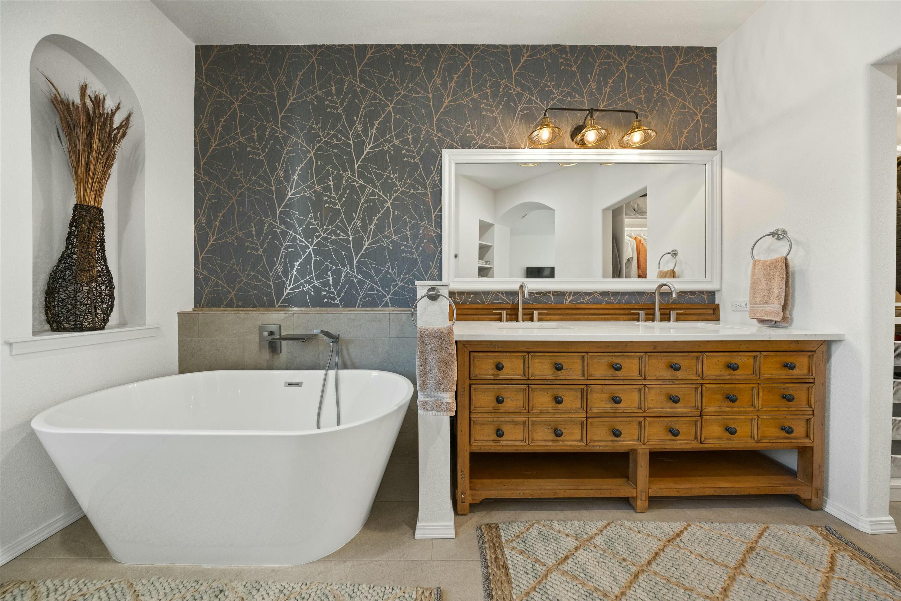 Santa Barbara, California 93101, United States, 2 Bedrooms Bedrooms, ,3 BathroomsBathrooms,Residential,Pending,105596