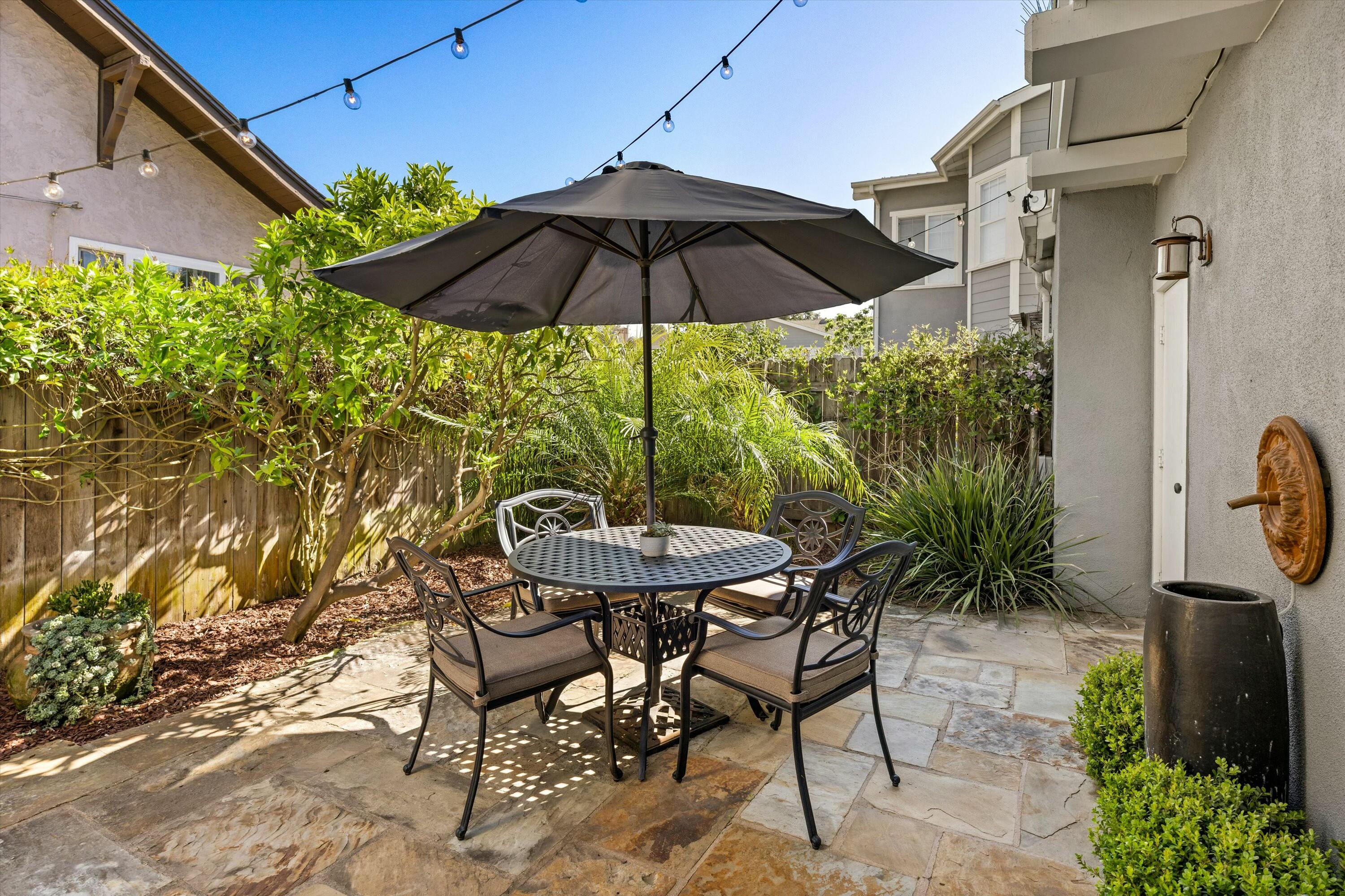 Santa Barbara, California 93101, United States, 2 Bedrooms Bedrooms, ,3 BathroomsBathrooms,Residential,Pending,105596