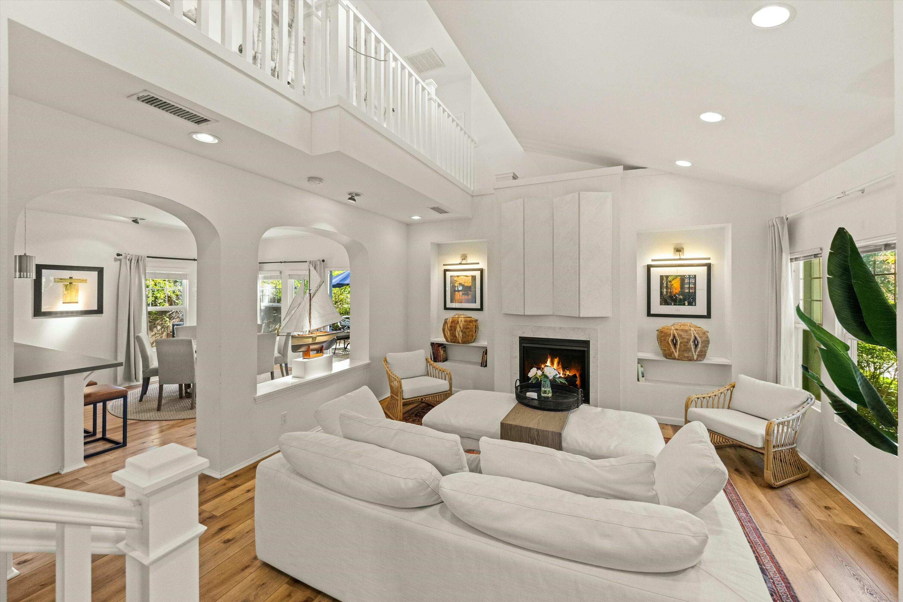 Santa Barbara, California 93101, United States, 2 Bedrooms Bedrooms, ,3 BathroomsBathrooms,Residential,Pending,105596