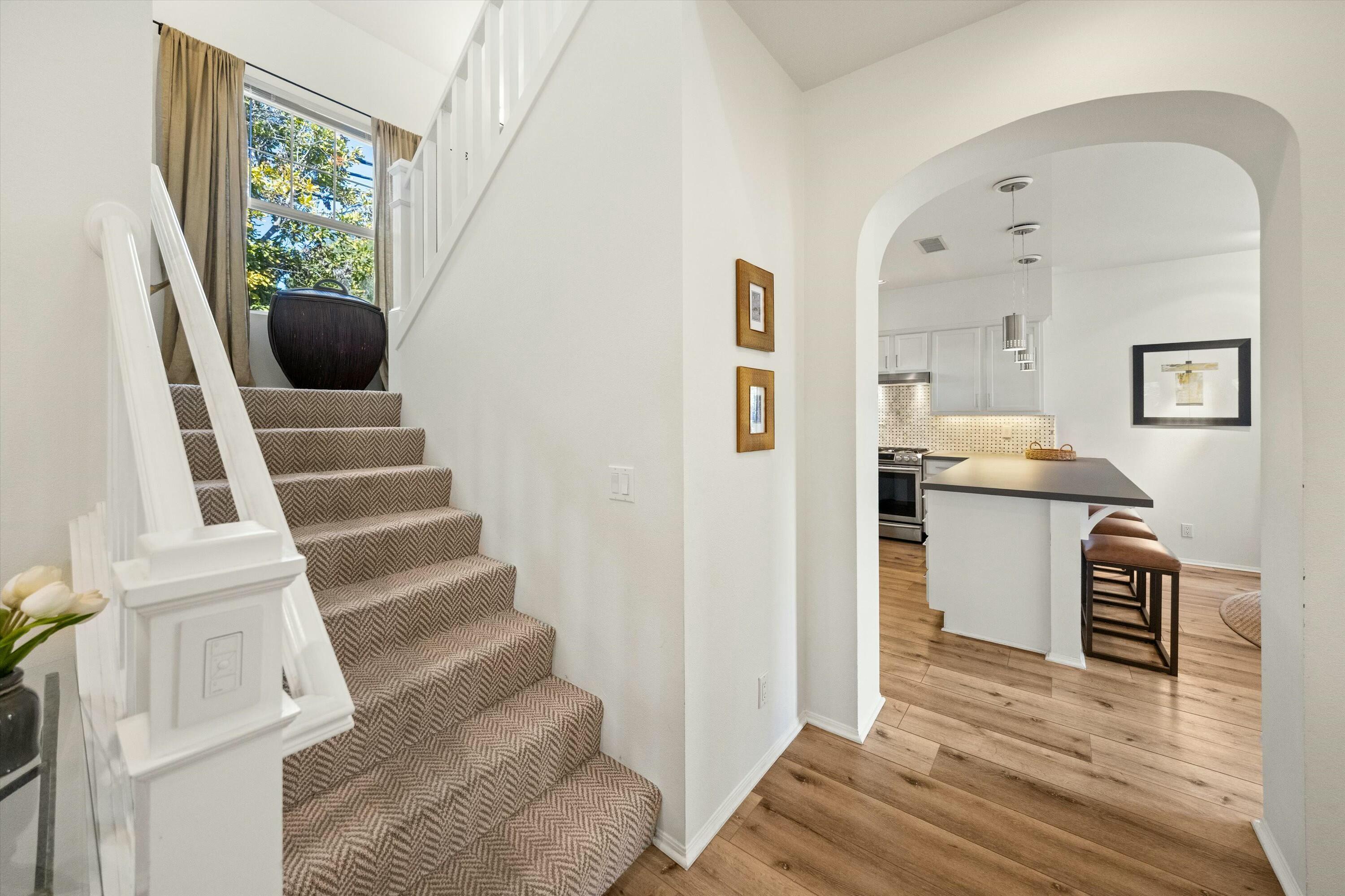 Santa Barbara, California 93101, United States, 2 Bedrooms Bedrooms, ,3 BathroomsBathrooms,Residential,Pending,105596