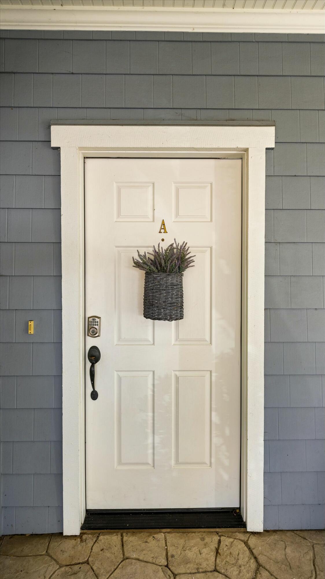 Santa Barbara, California 93101, United States, 2 Bedrooms Bedrooms, ,3 BathroomsBathrooms,Residential,Pending,105596