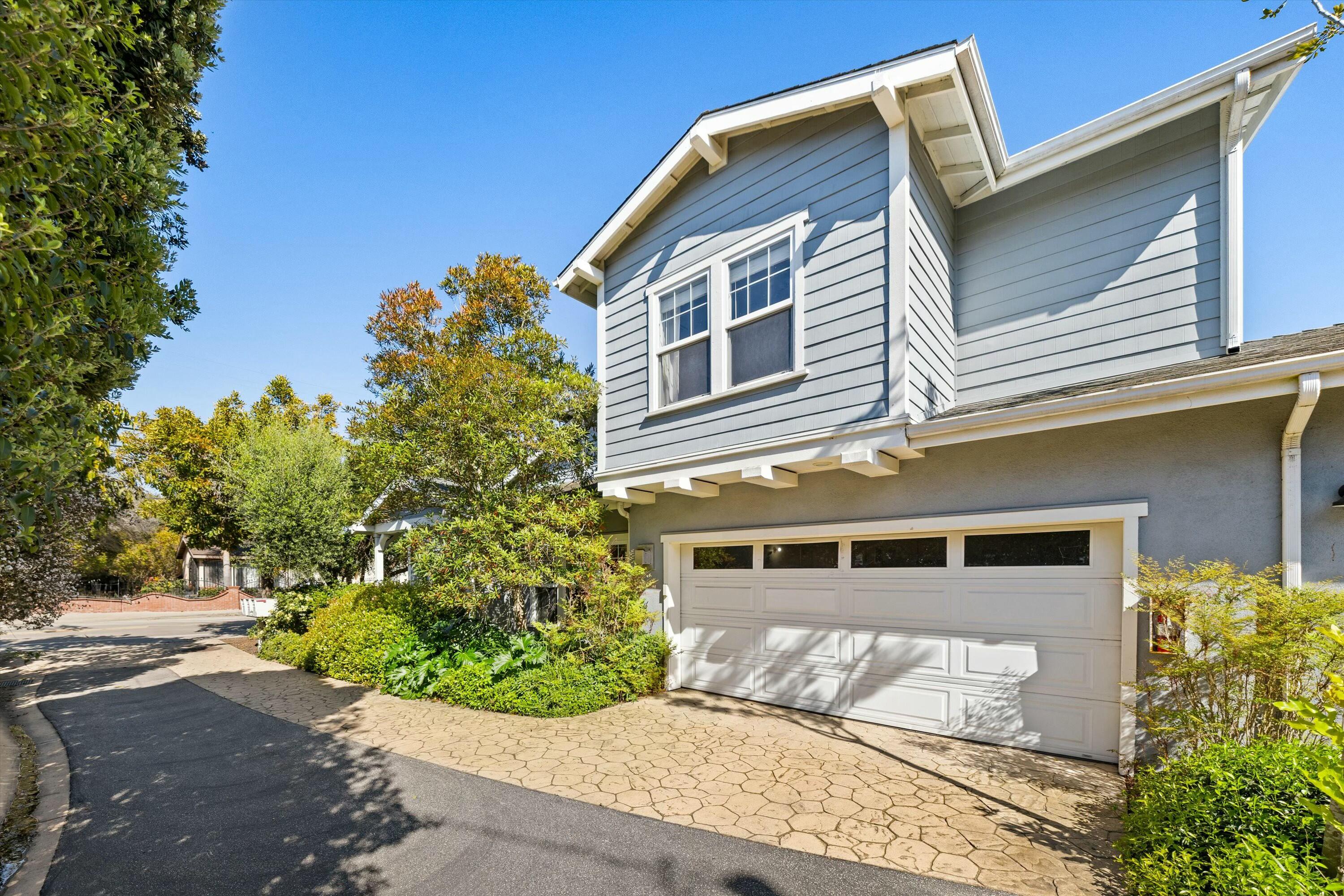 Santa Barbara, California 93101, United States, 2 Bedrooms Bedrooms, ,3 BathroomsBathrooms,Residential,Pending,105596