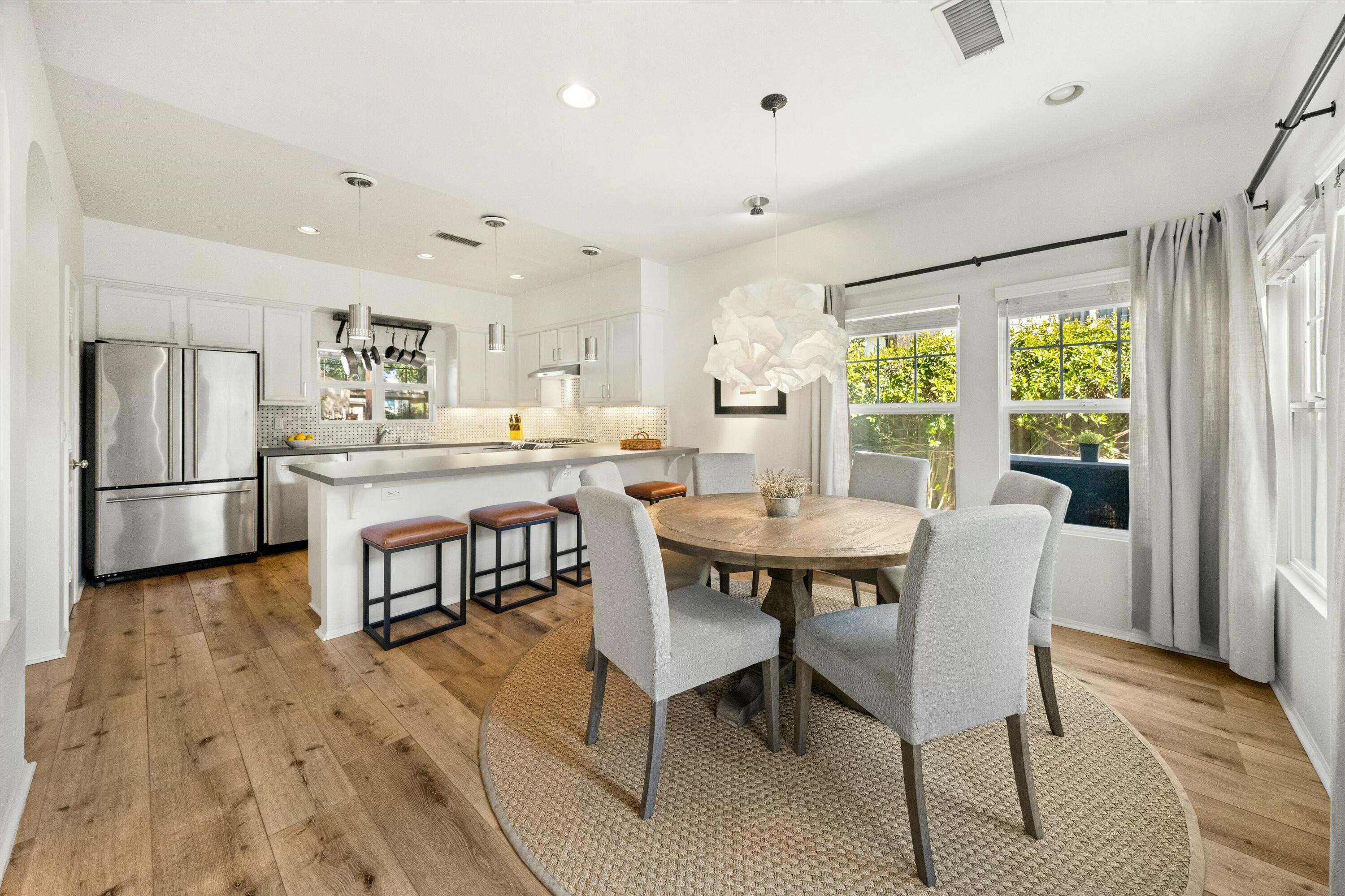 Santa Barbara, California 93101, United States, 2 Bedrooms Bedrooms, ,3 BathroomsBathrooms,Residential,Pending,105596