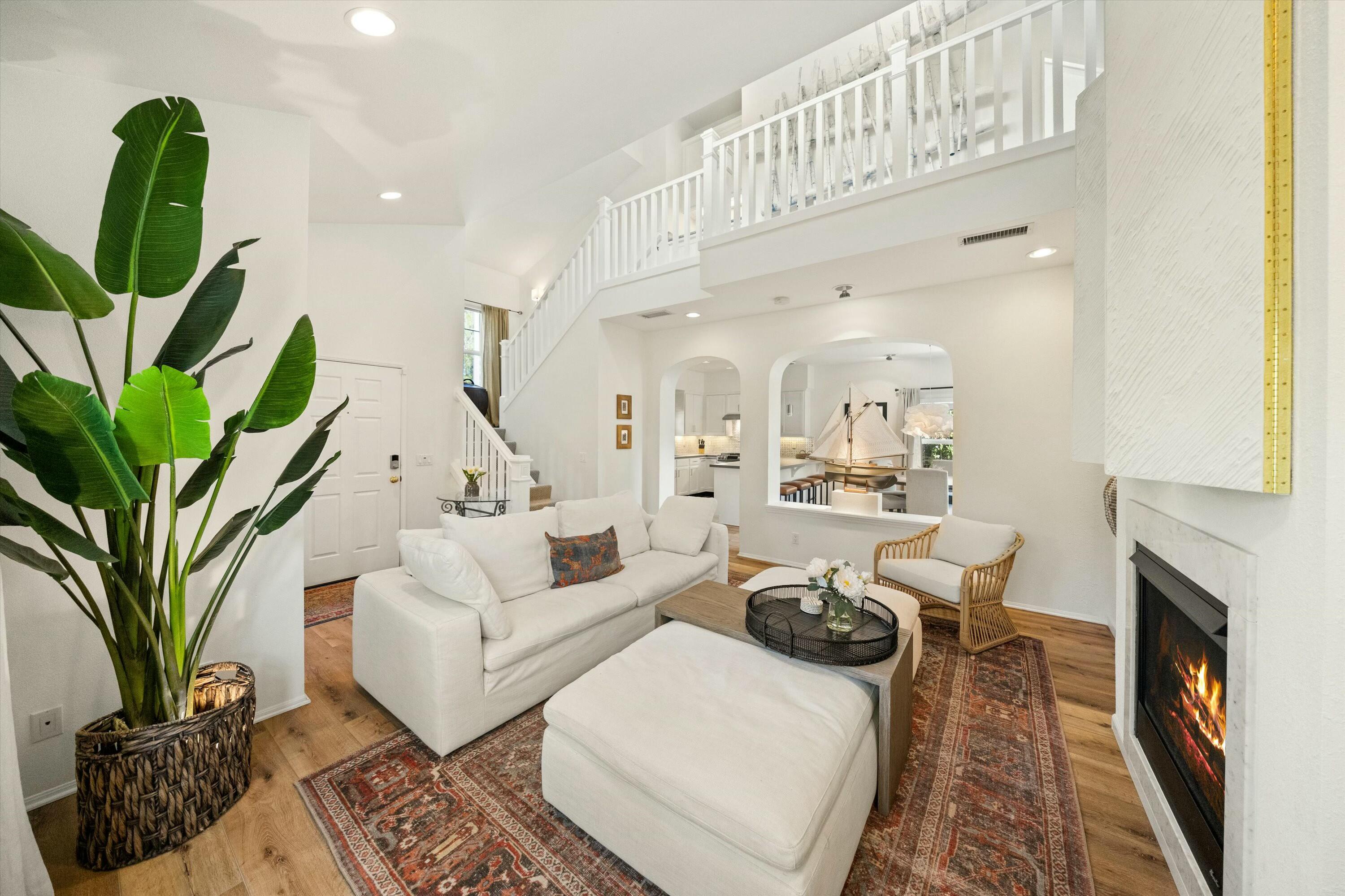 Santa Barbara, California 93101, United States, 2 Bedrooms Bedrooms, ,3 BathroomsBathrooms,Residential,Pending,105596