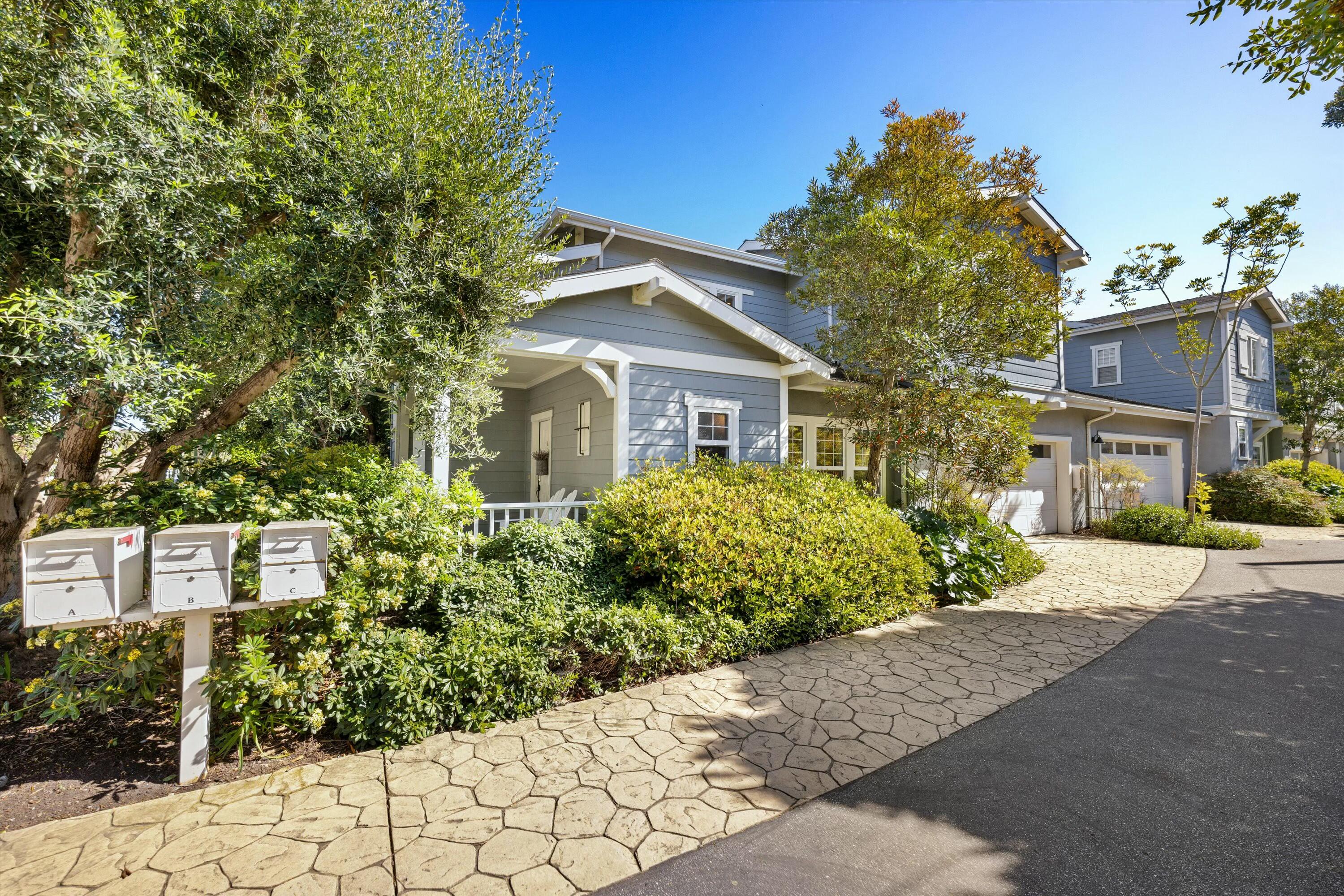 Santa Barbara, California 93101, United States, 2 Bedrooms Bedrooms, ,3 BathroomsBathrooms,Residential,Pending,105596