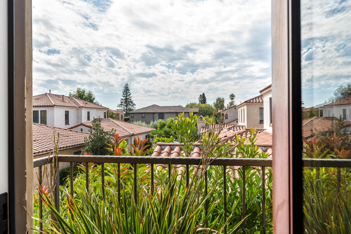 Santa Barbara, California 93111, United States, 2 Bedrooms Bedrooms, ,3 BathroomsBathrooms,Residential,Active,216792