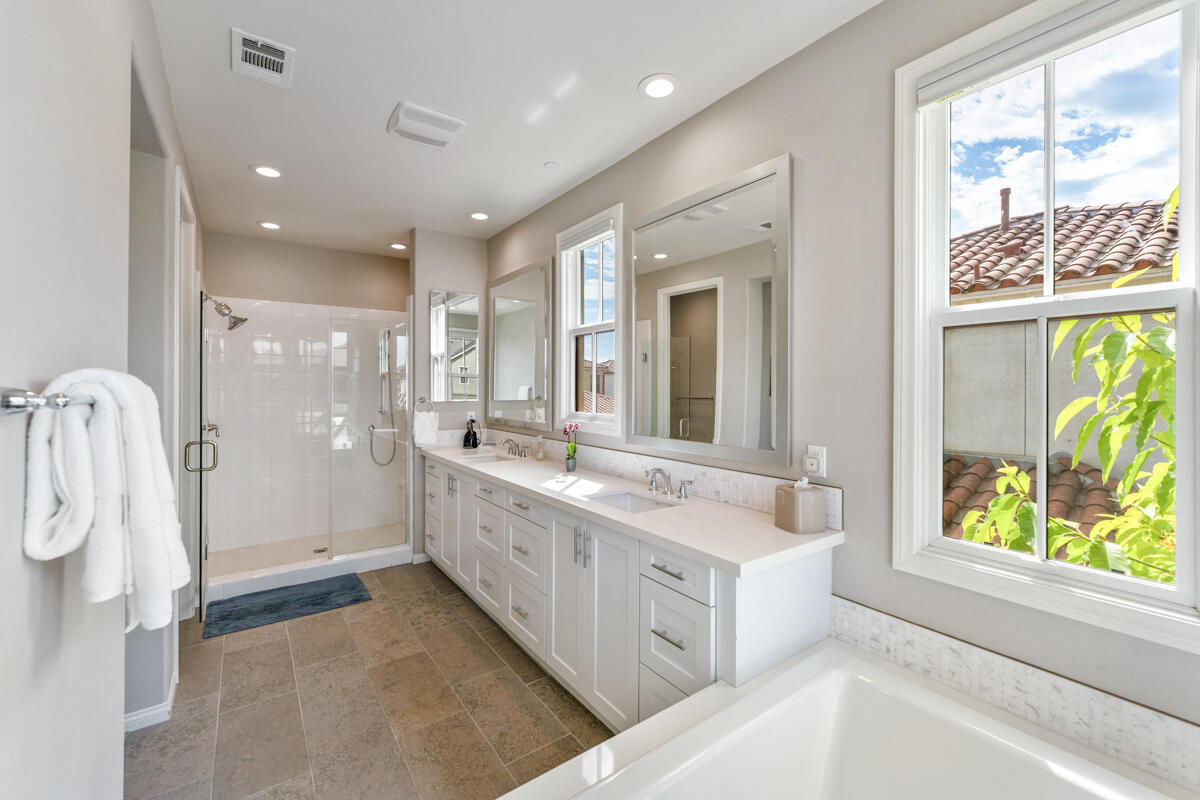 Santa Barbara, California 93111, United States, 2 Bedrooms Bedrooms, ,3 BathroomsBathrooms,Residential,Active,216792