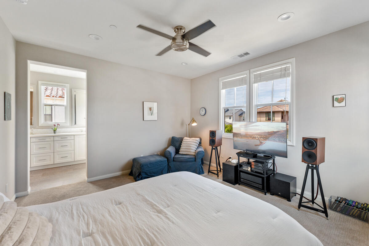 Santa Barbara, California 93111, United States, 2 Bedrooms Bedrooms, ,3 BathroomsBathrooms,Residential,Active,216792