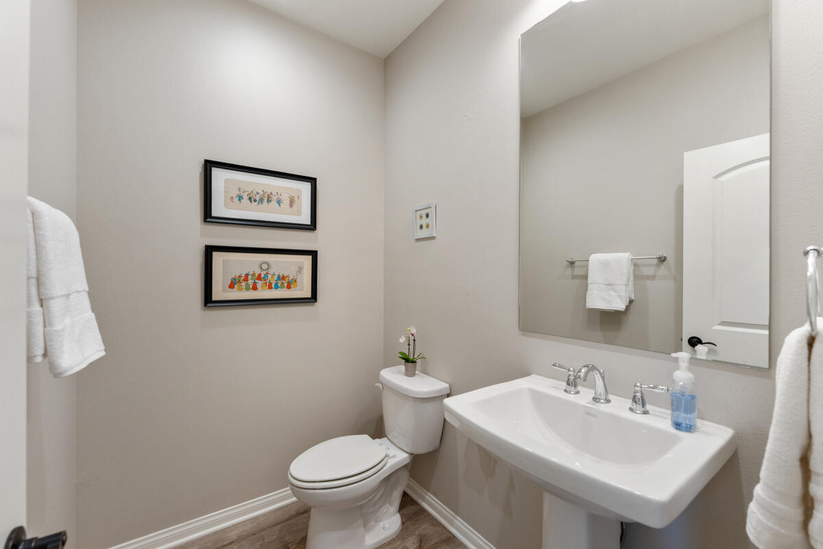 Santa Barbara, California 93111, United States, 2 Bedrooms Bedrooms, ,3 BathroomsBathrooms,Residential,Active,216792