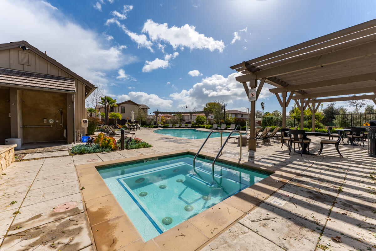 Santa Barbara, California 93111, United States, 2 Bedrooms Bedrooms, ,3 BathroomsBathrooms,Residential,Active,216792