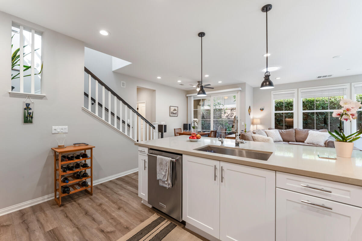 Santa Barbara, California 93111, United States, 2 Bedrooms Bedrooms, ,3 BathroomsBathrooms,Residential,Active,216792